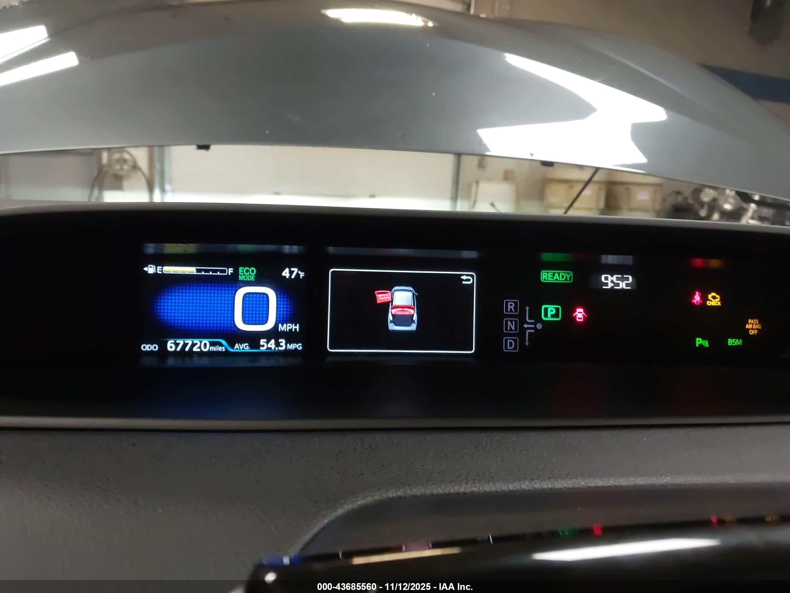 TOYOTA PRIUS image 7