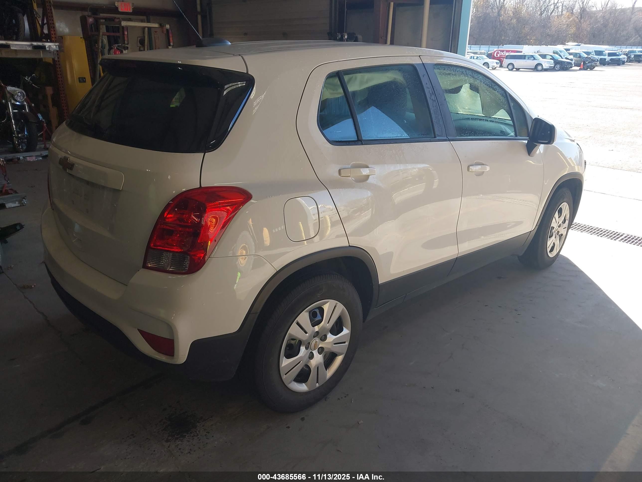 CHEVROLET TRAX image 4