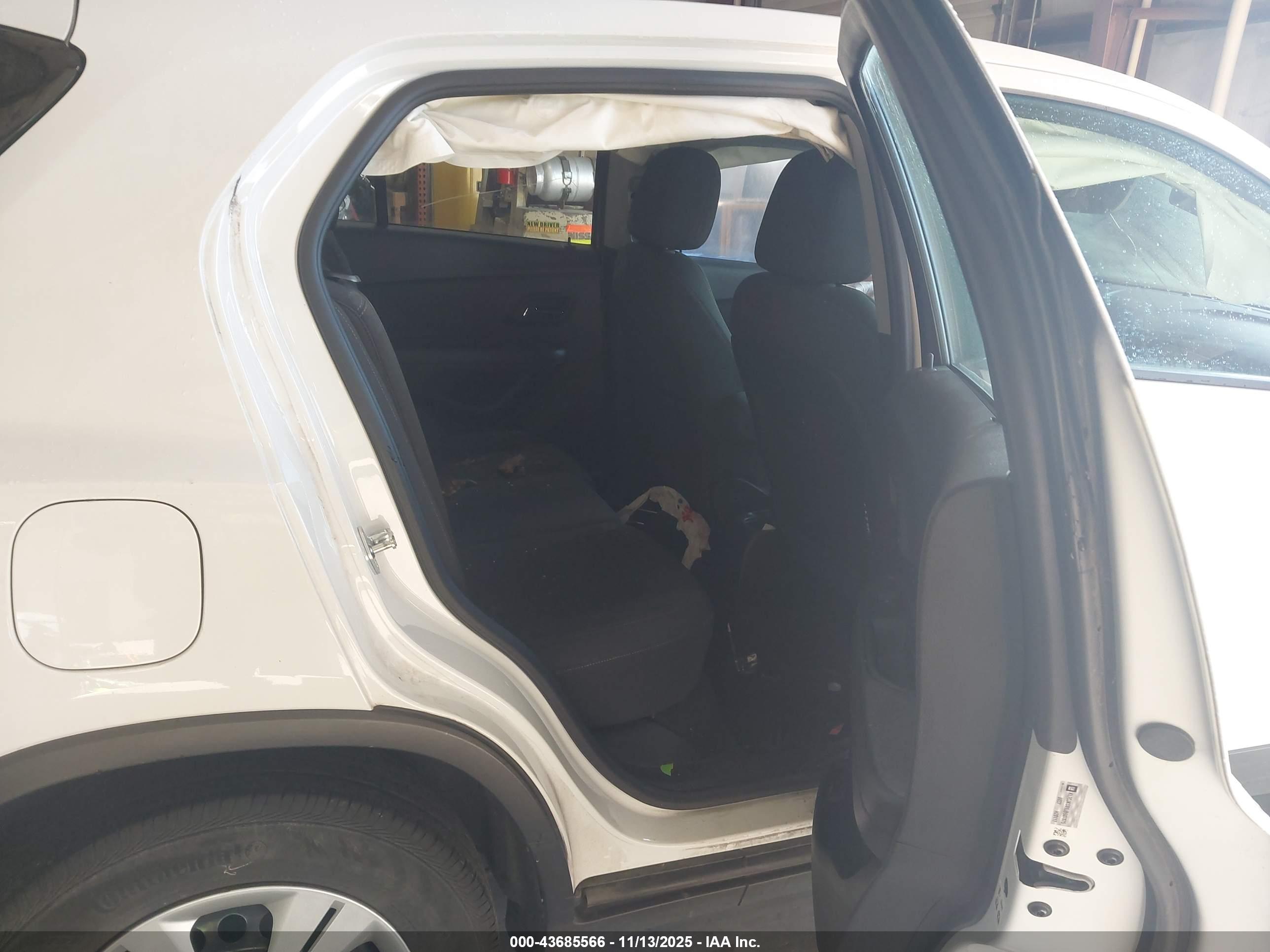 CHEVROLET TRAX image 8