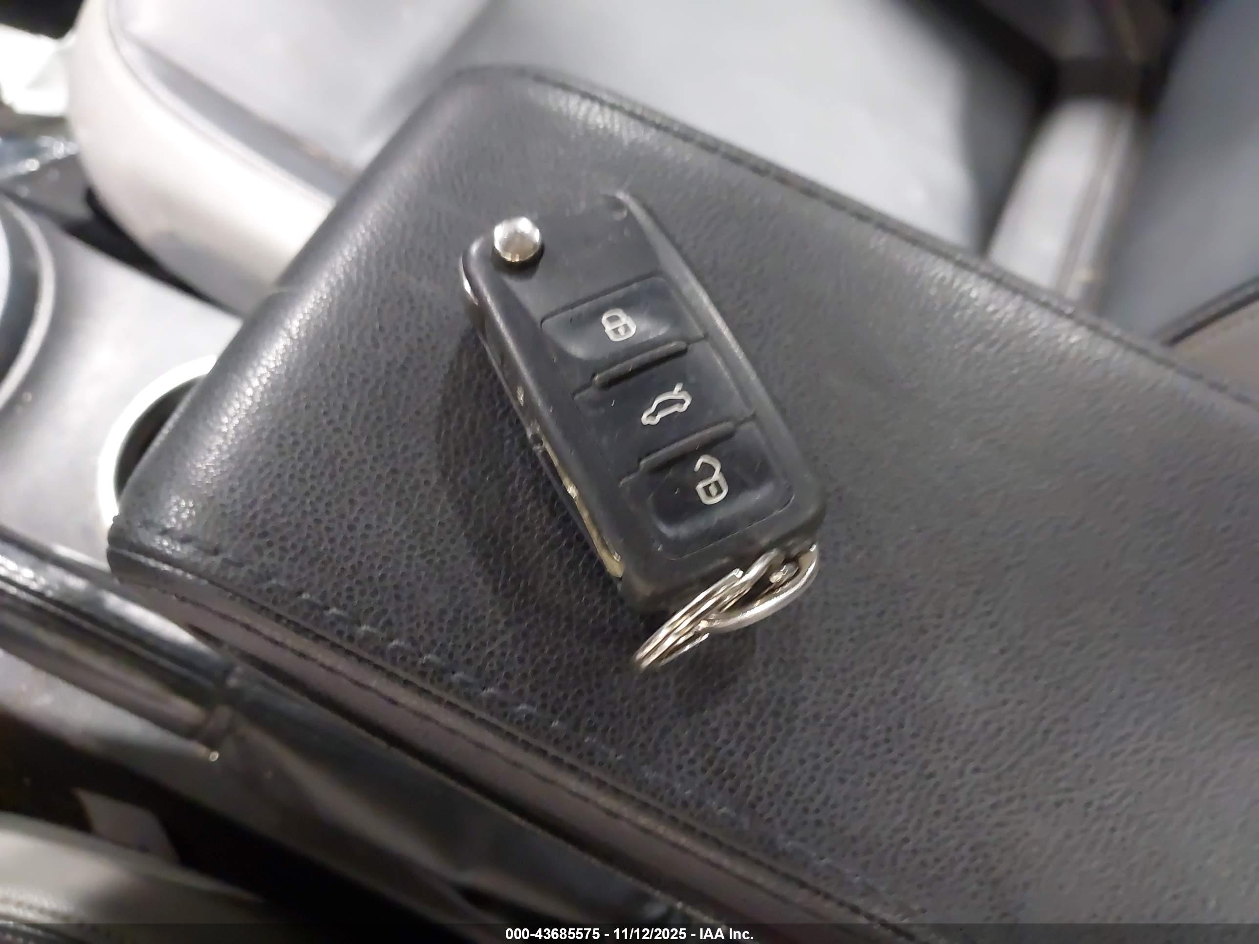VOLKSWAGEN BEETLE image 11