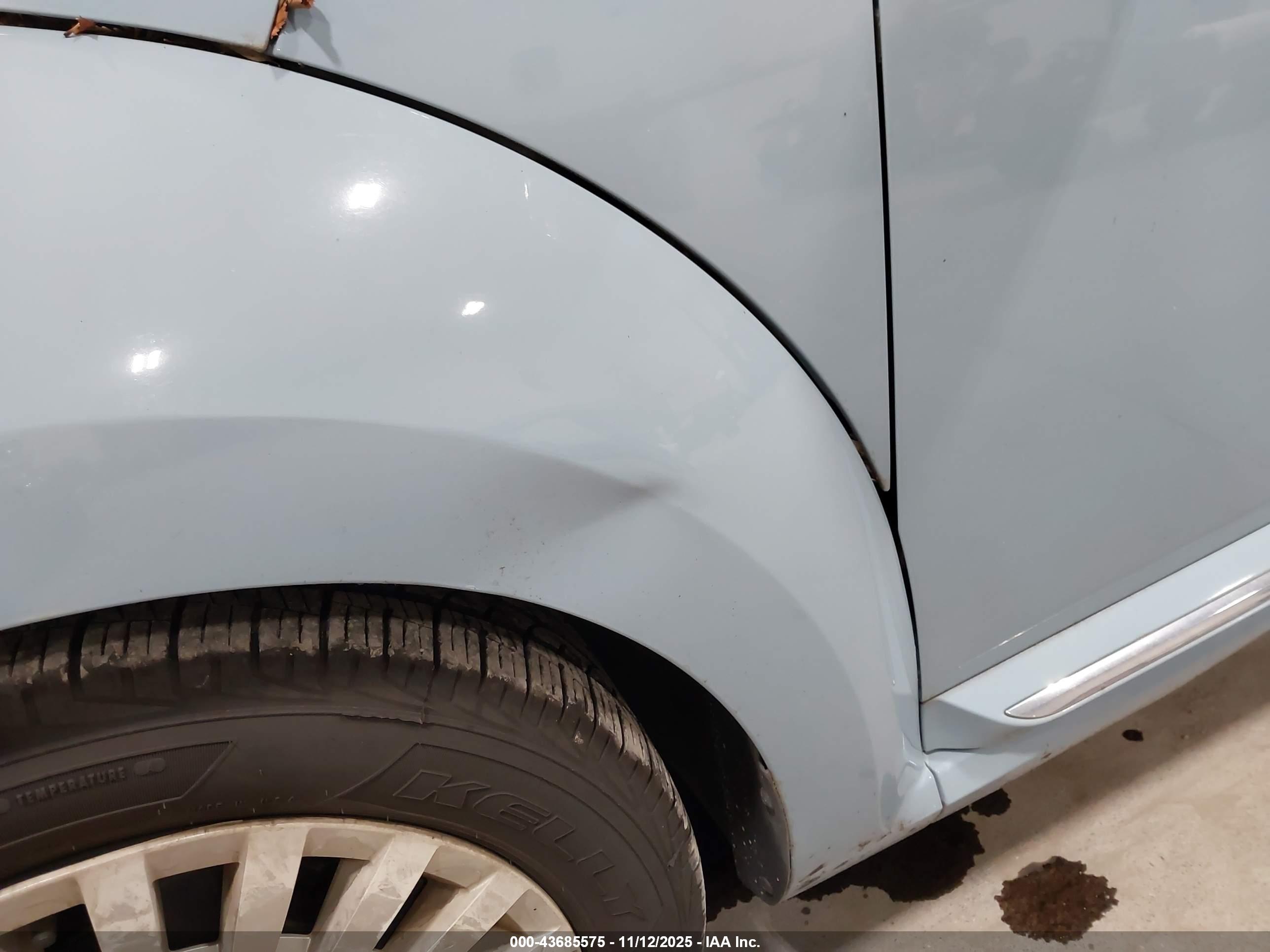 VOLKSWAGEN BEETLE image 6
