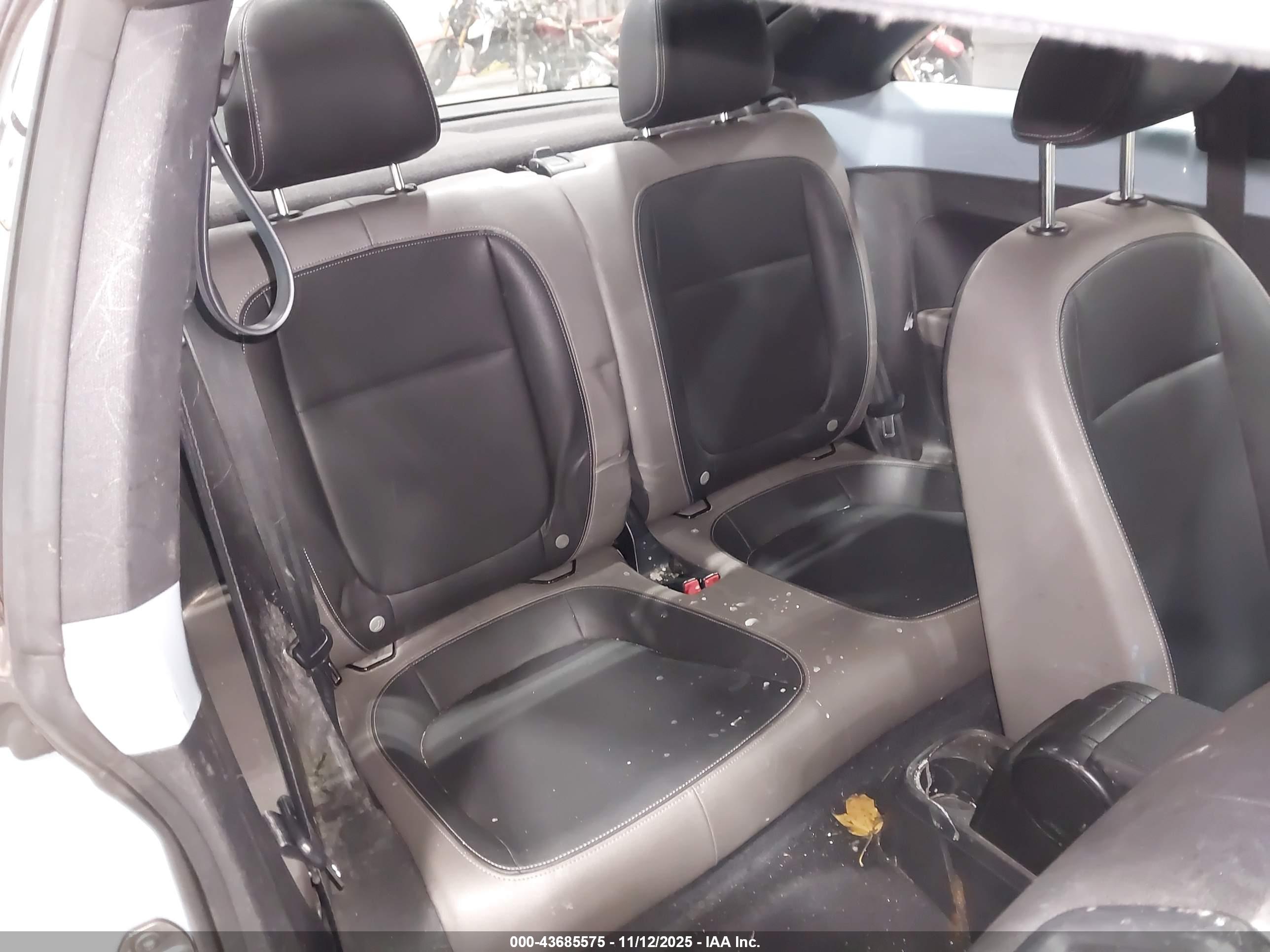 VOLKSWAGEN BEETLE image 8
