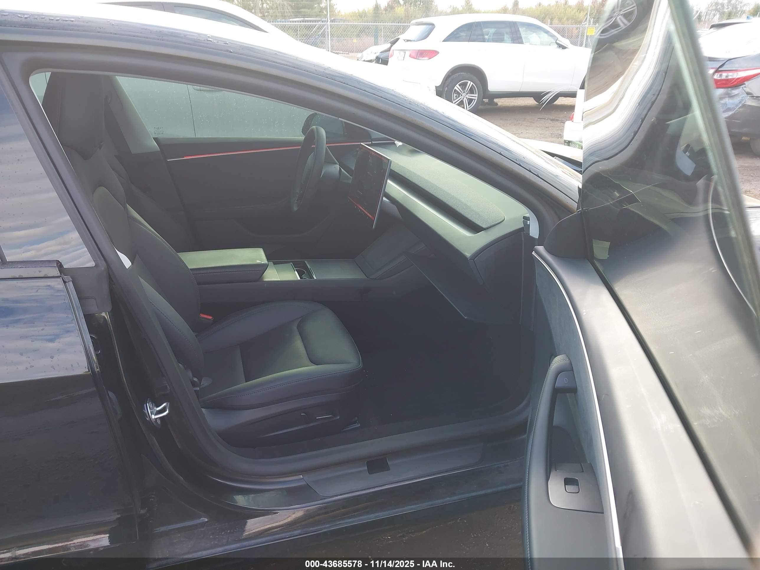 TESLA MODEL image 5