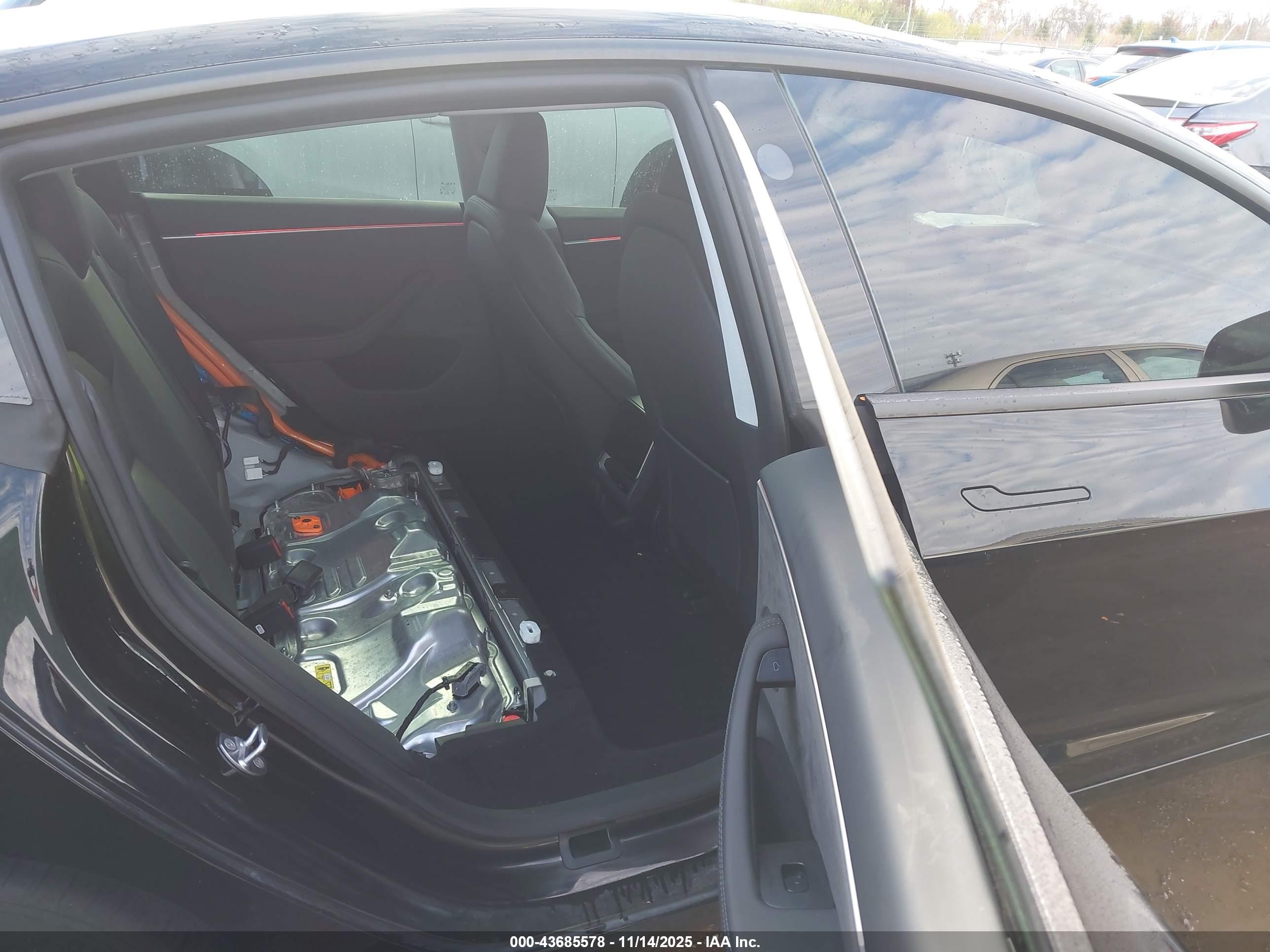 TESLA MODEL image 8