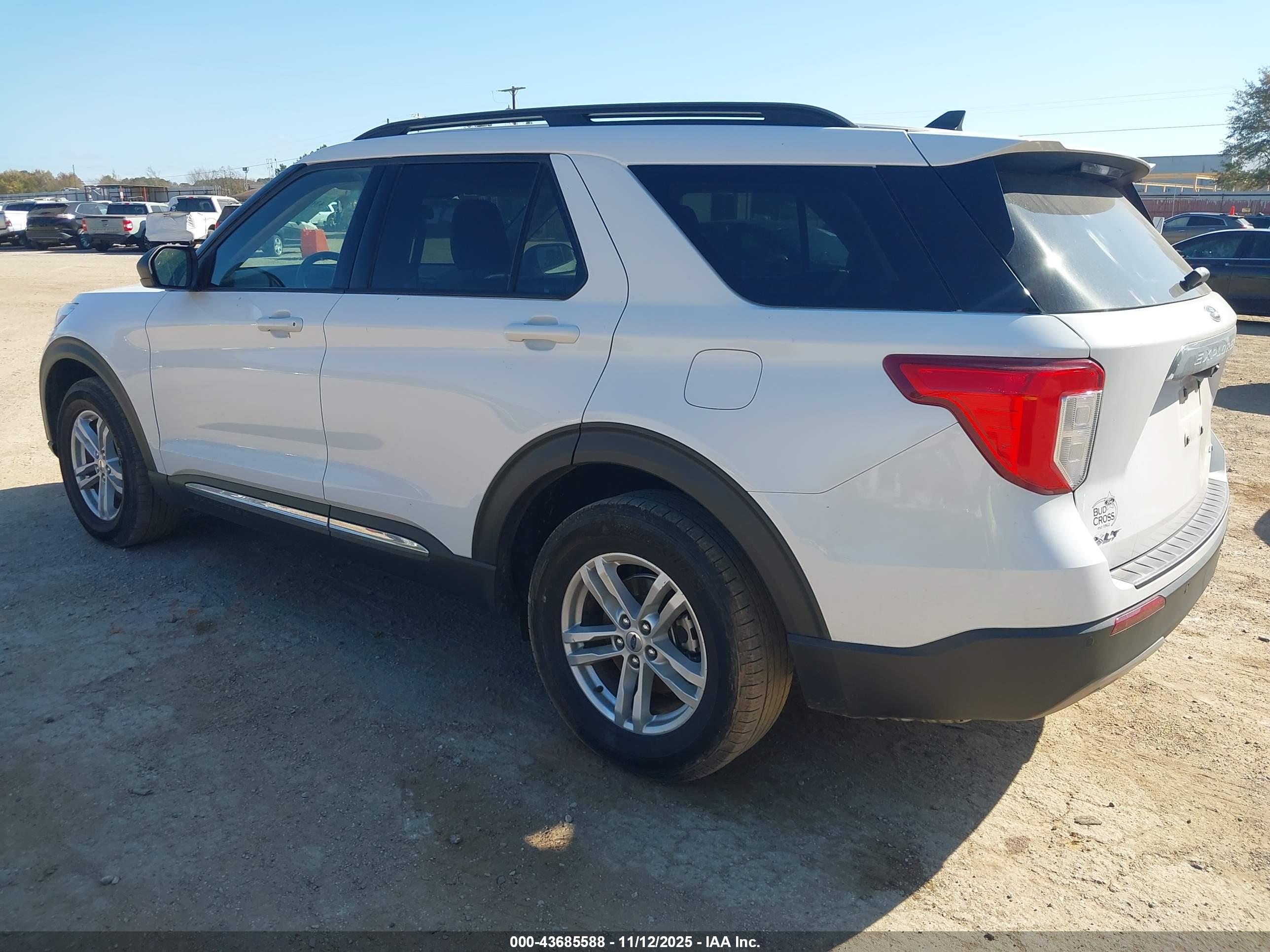 FORD EXPLORER image 3