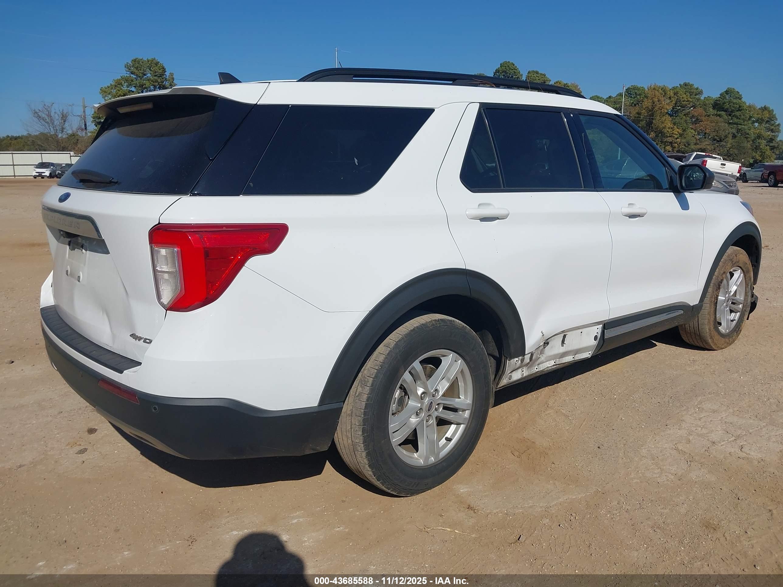 FORD EXPLORER image 4