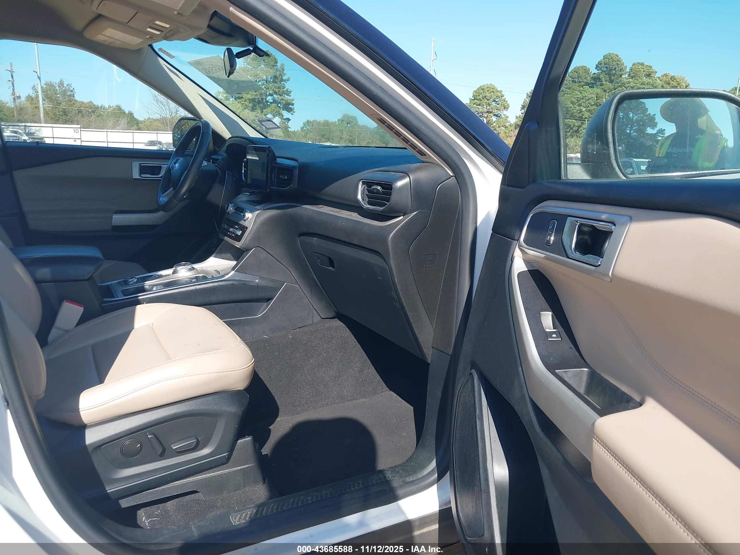 FORD EXPLORER image 5