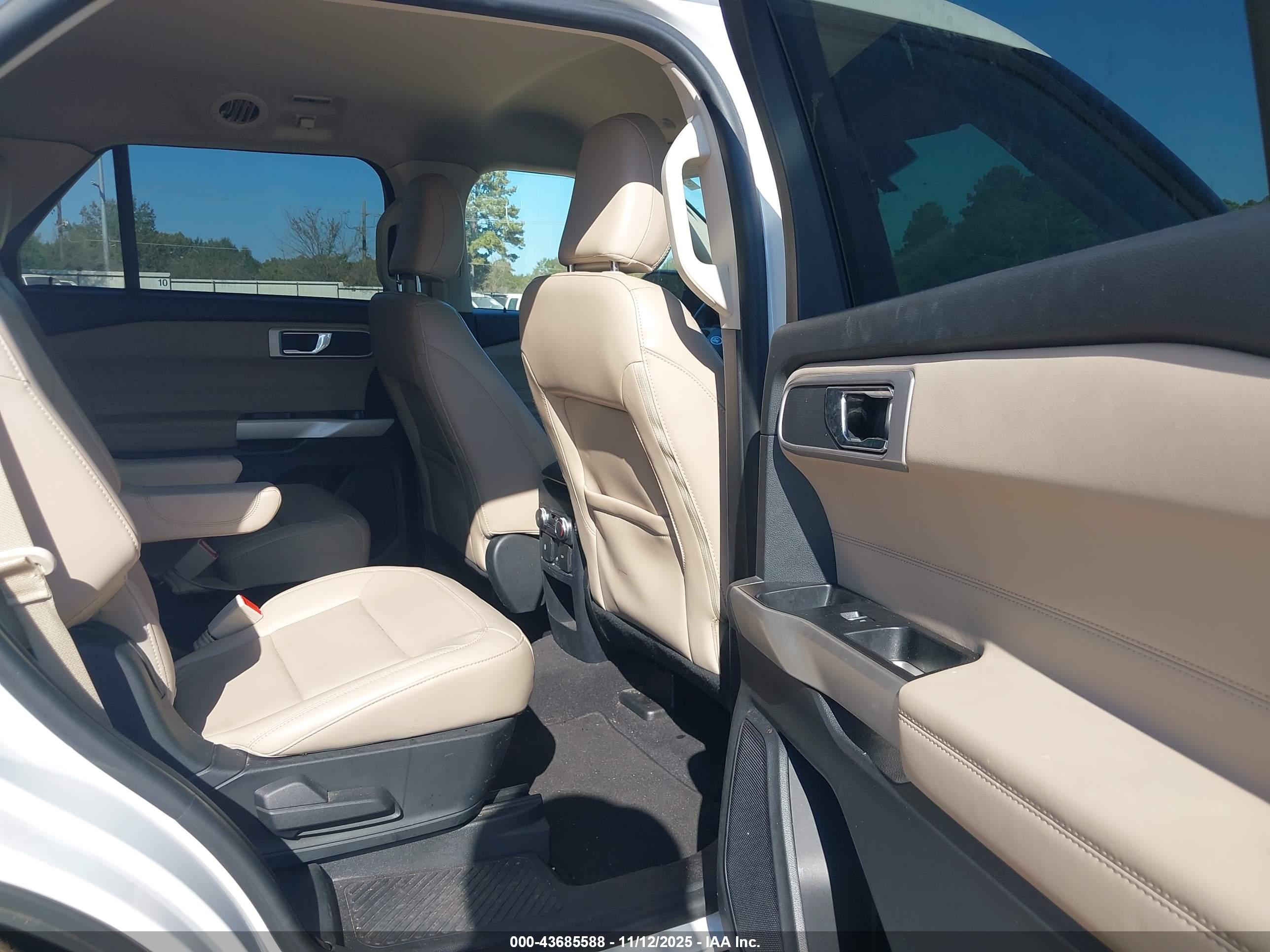 FORD EXPLORER image 8