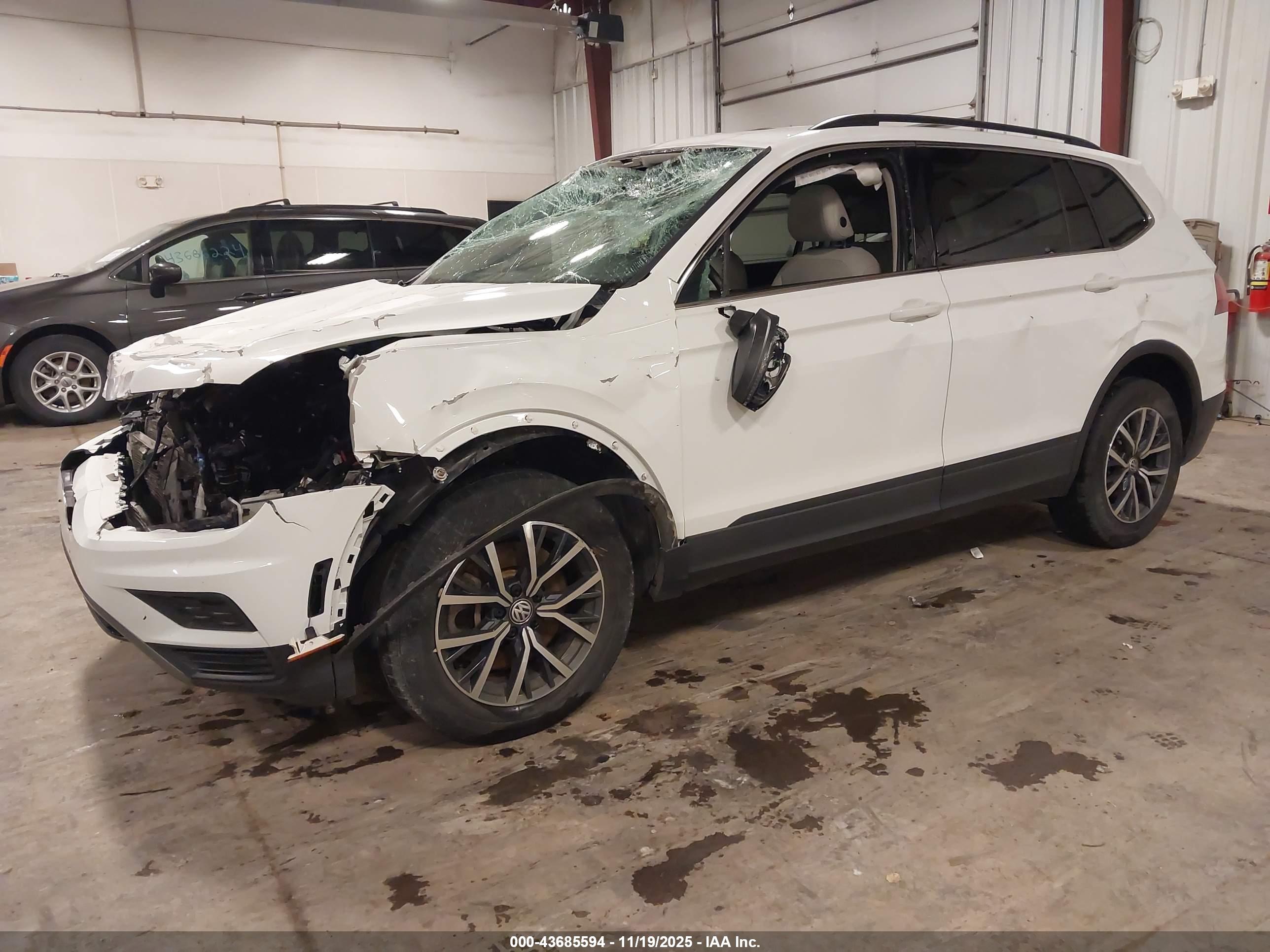 VOLKSWAGEN TIGUAN image 2