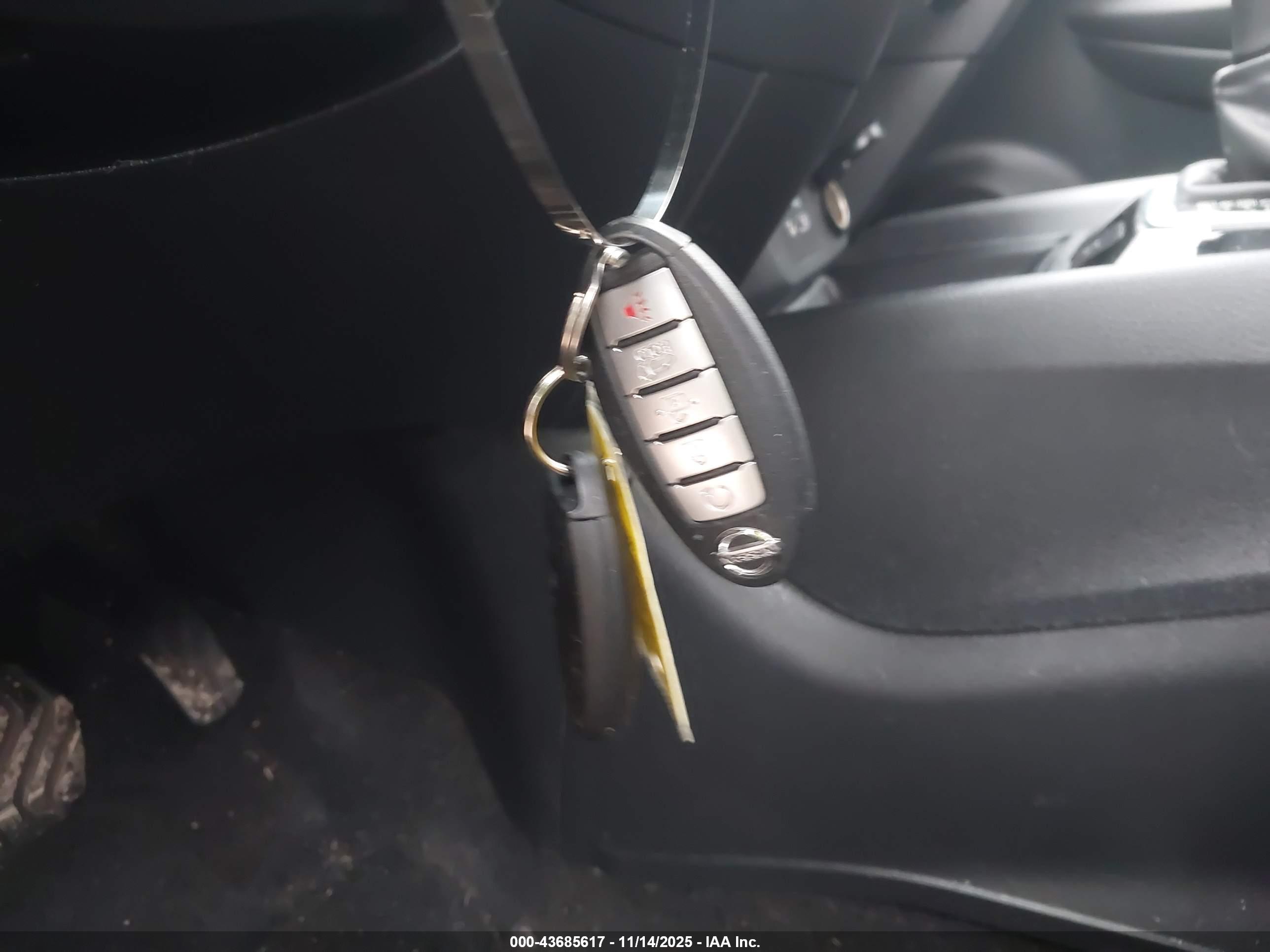 NISSAN ROGUE image 11