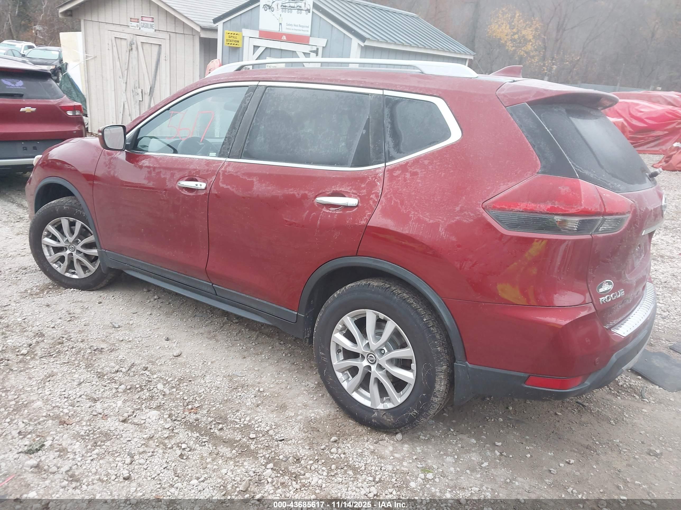 NISSAN ROGUE image 3