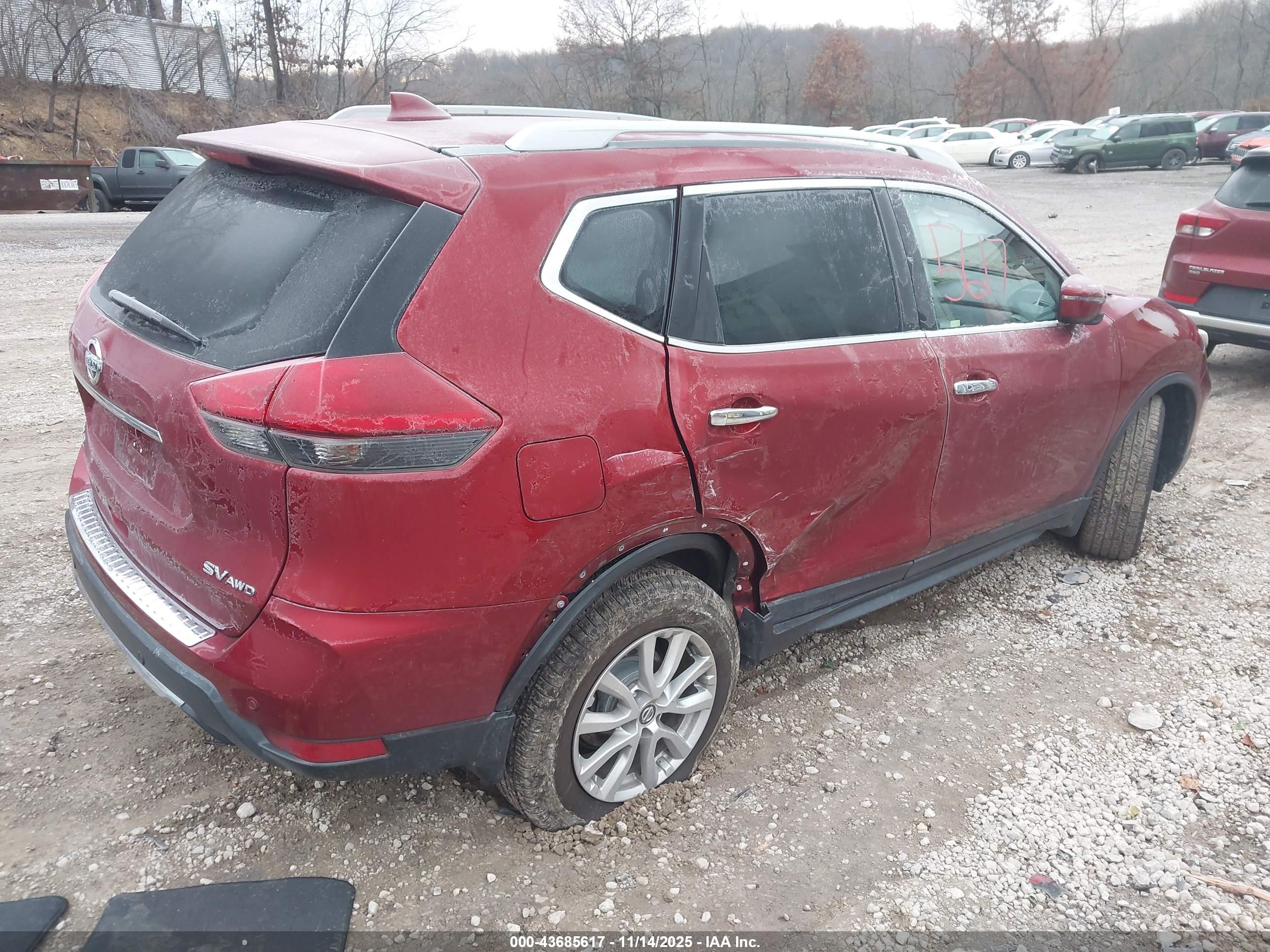 NISSAN ROGUE image 4