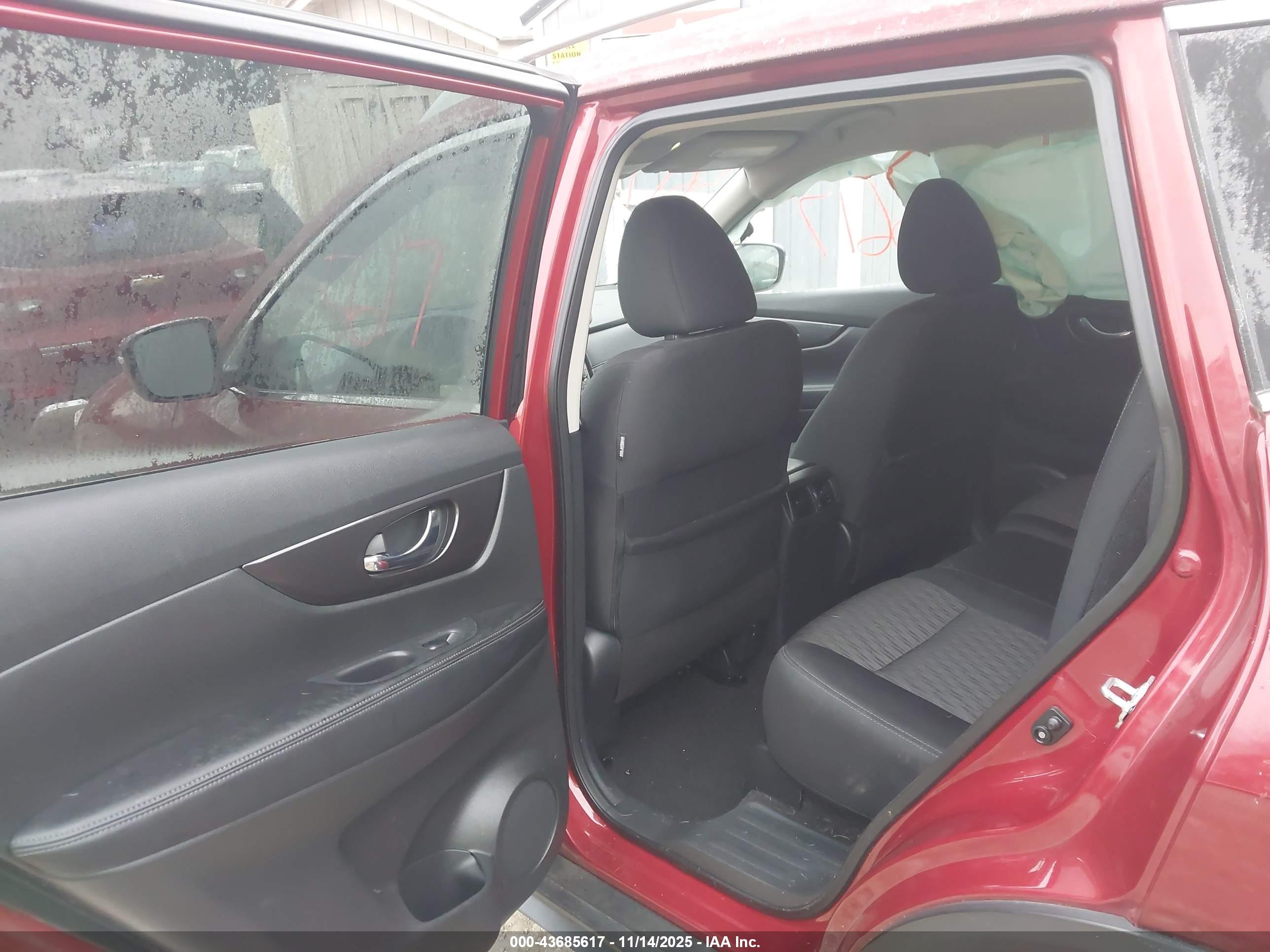 NISSAN ROGUE image 8