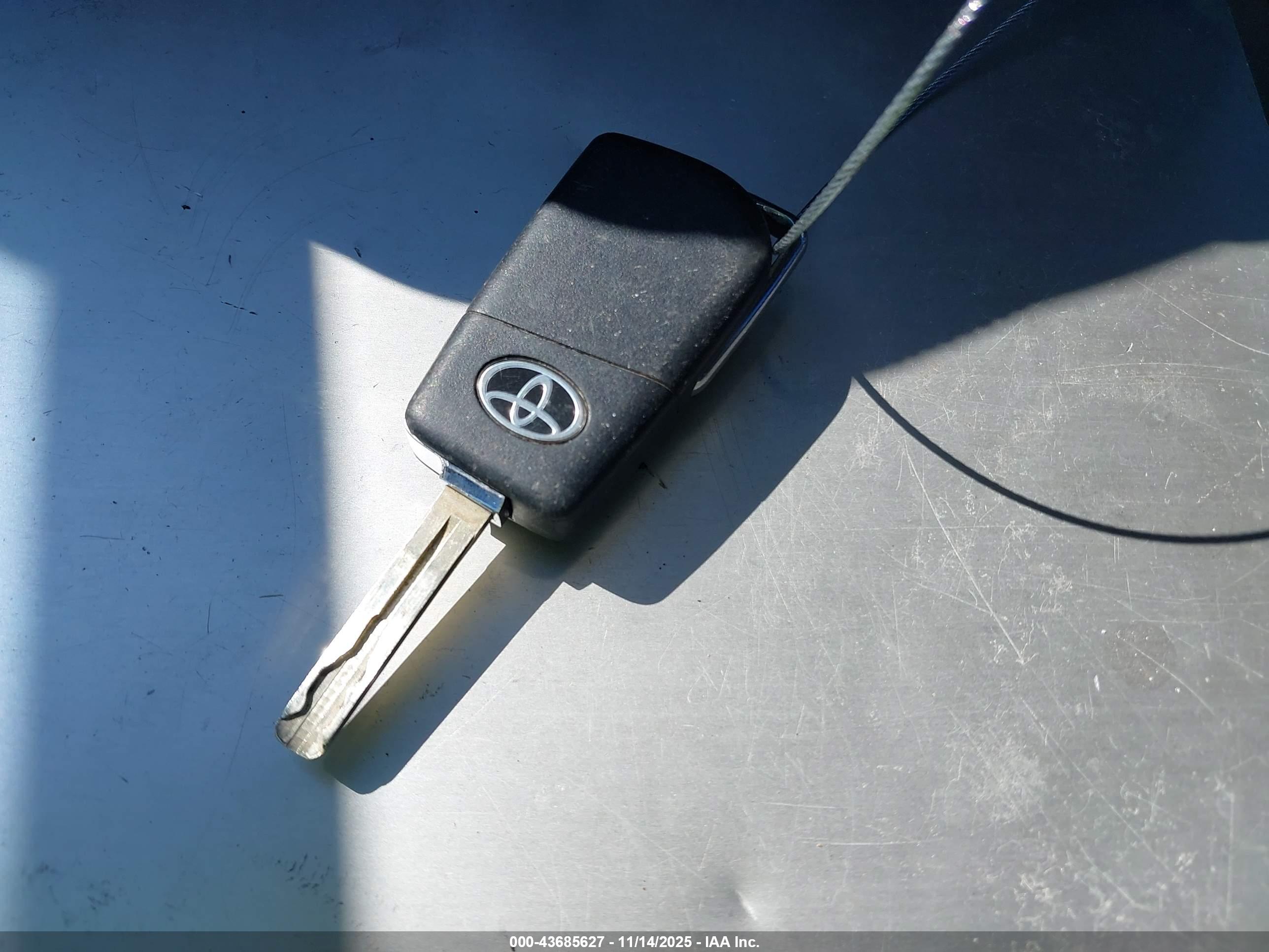 TOYOTA CAMRY image 11