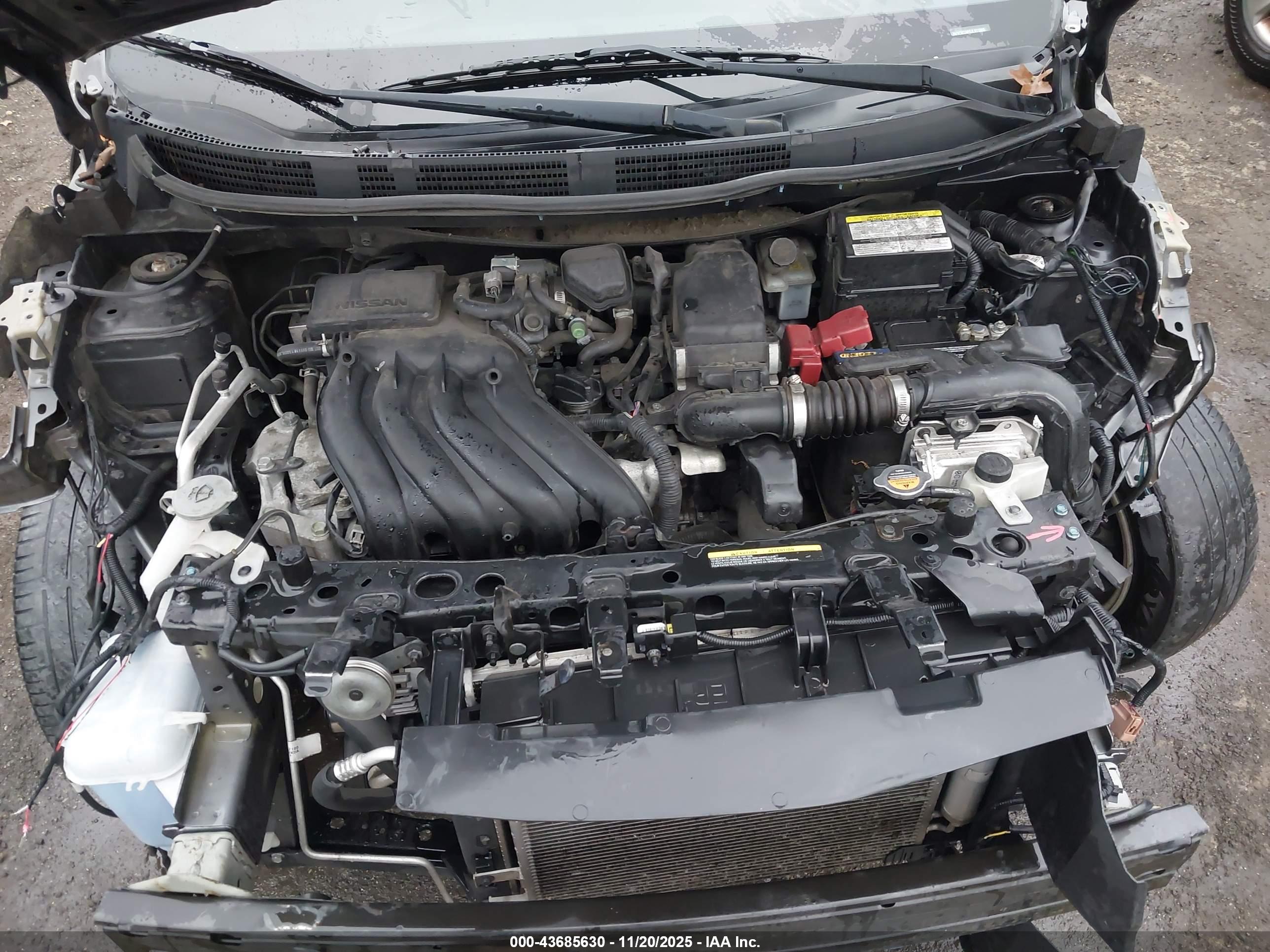 NISSAN VERSA image 10
