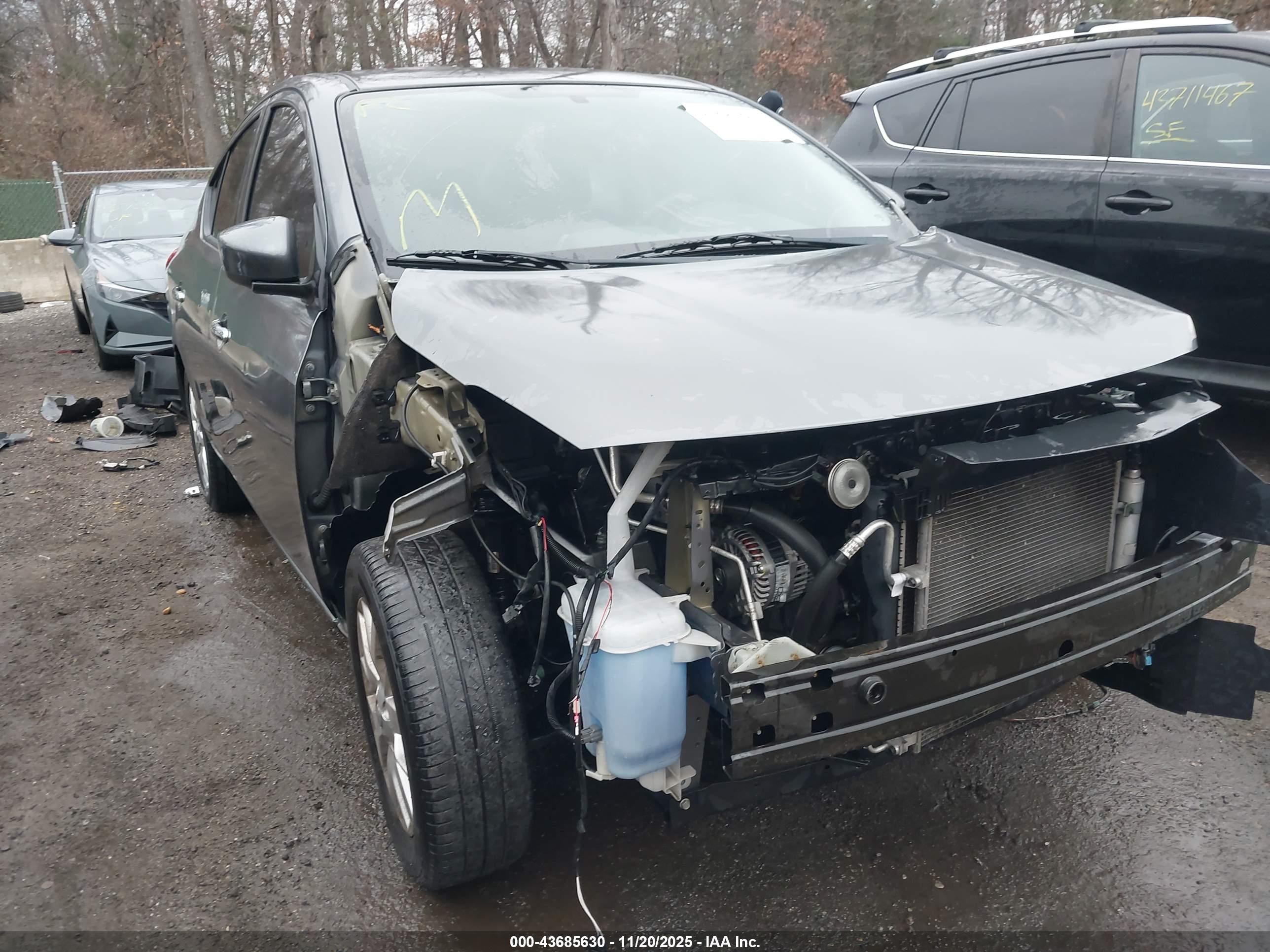 NISSAN VERSA image 6