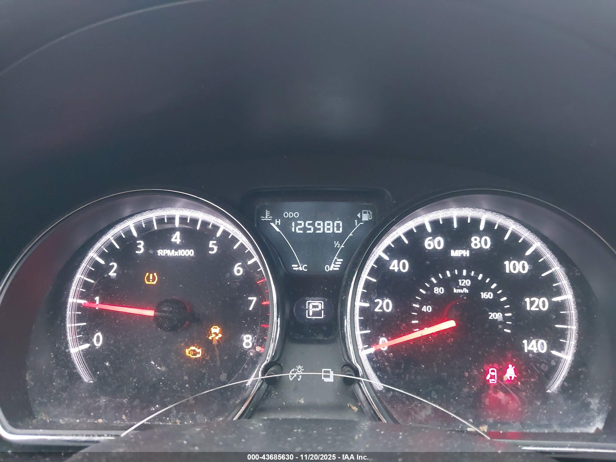 NISSAN VERSA image 7