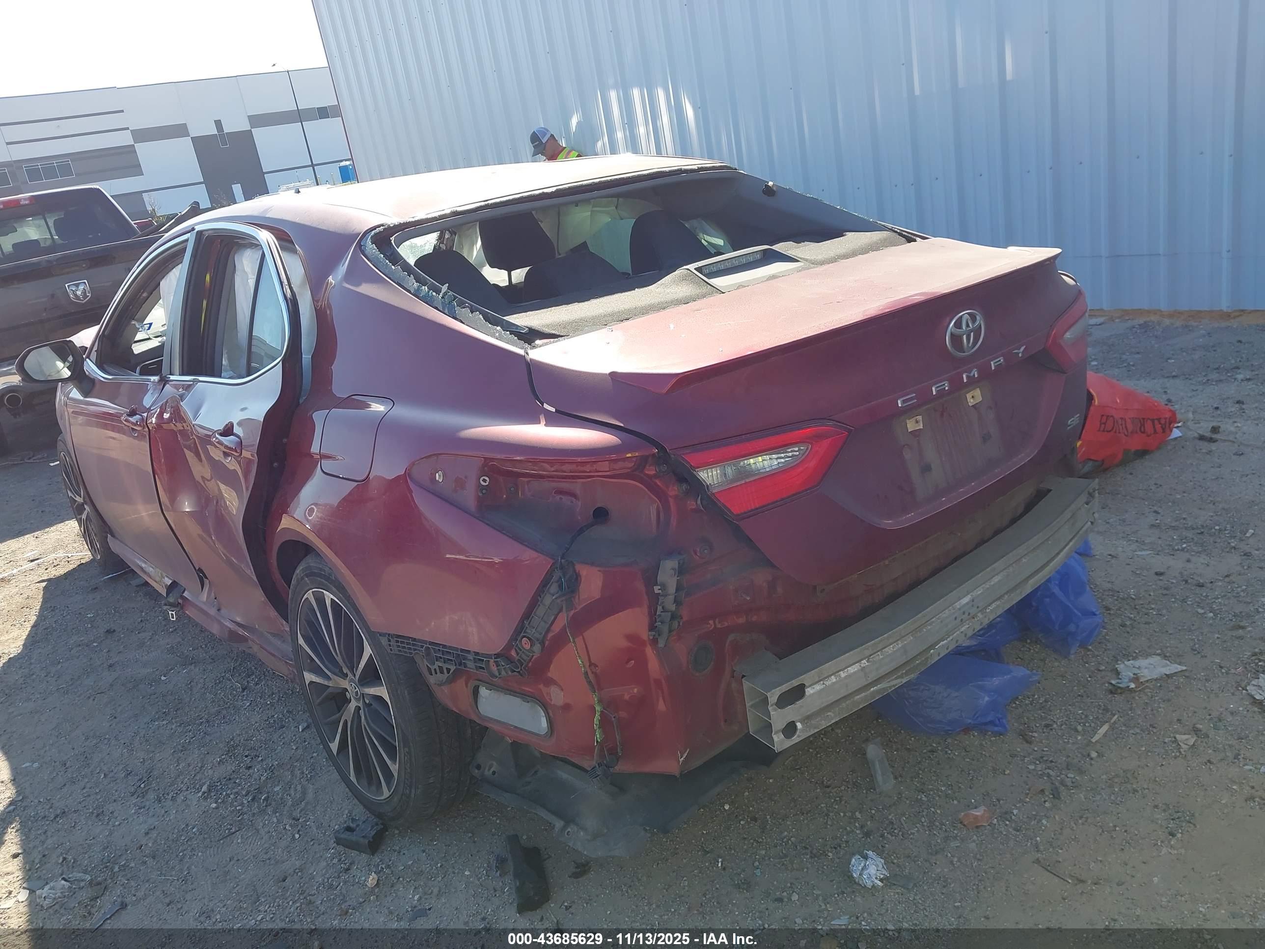 TOYOTA CAMRY image 3
