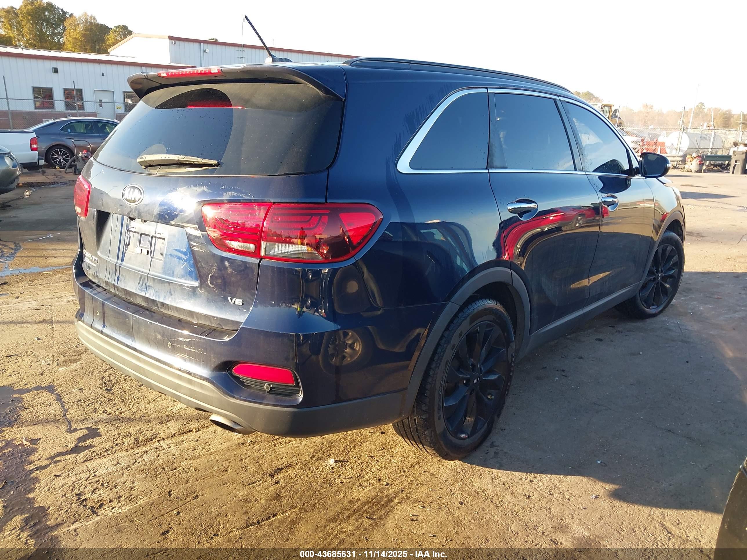 KIA SORENTO image 4