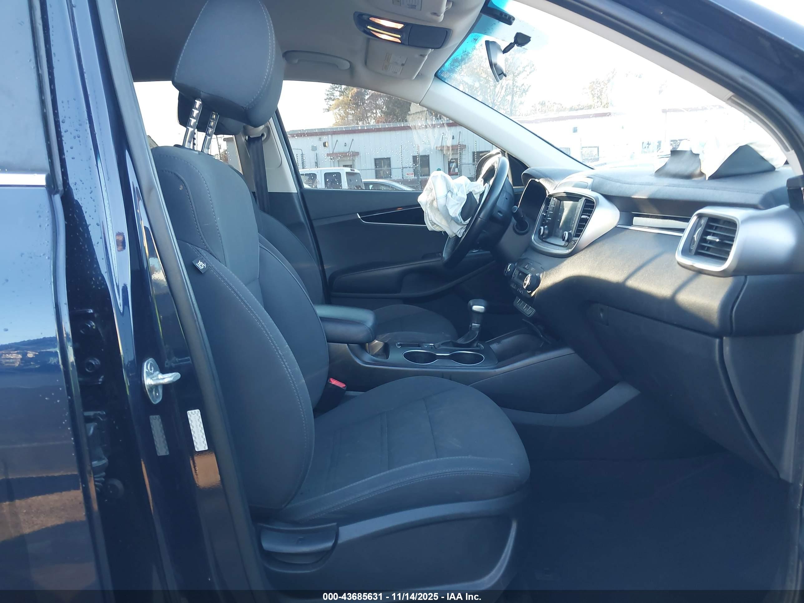KIA SORENTO image 5