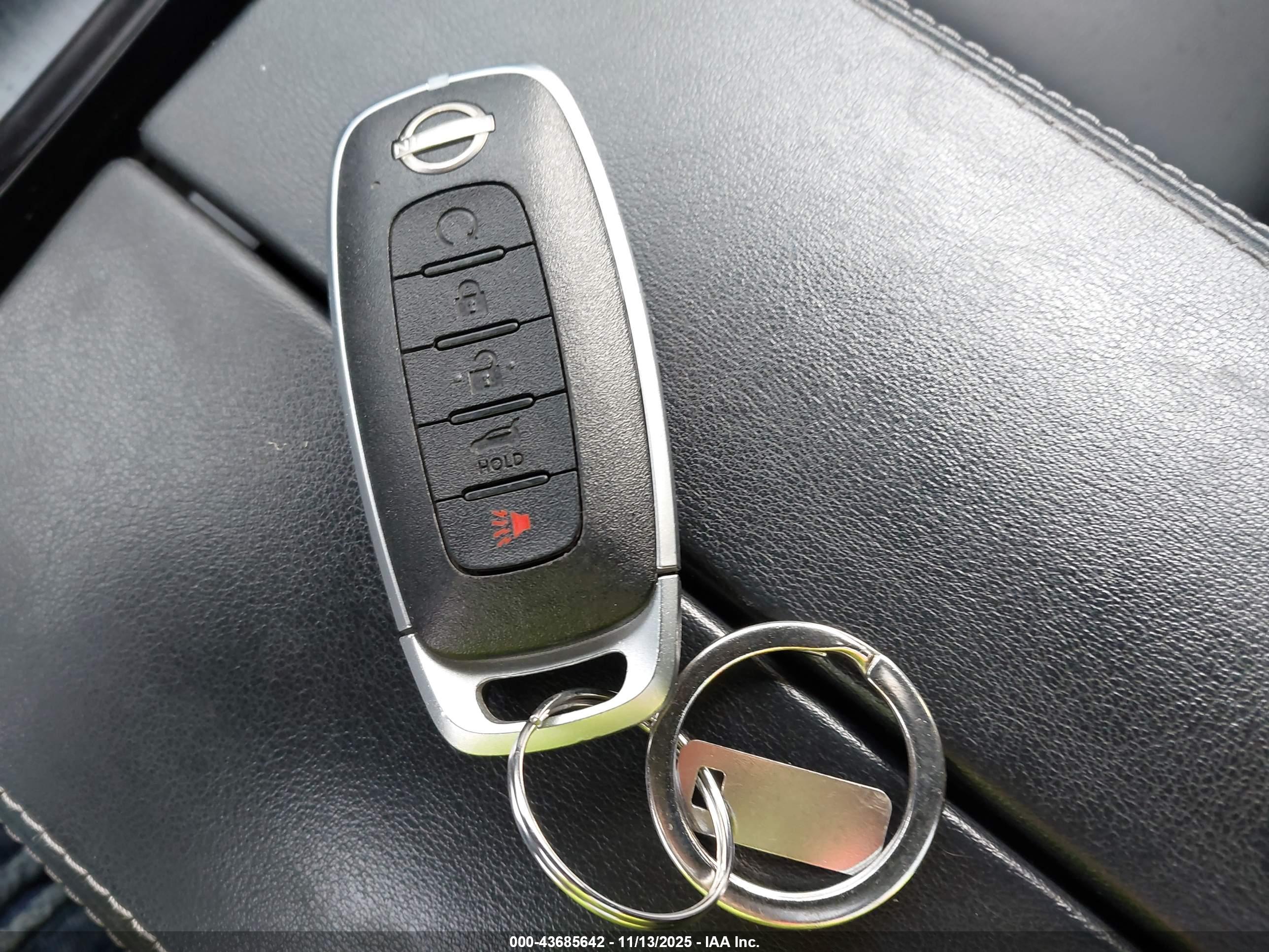 NISSAN ROGUE image 11