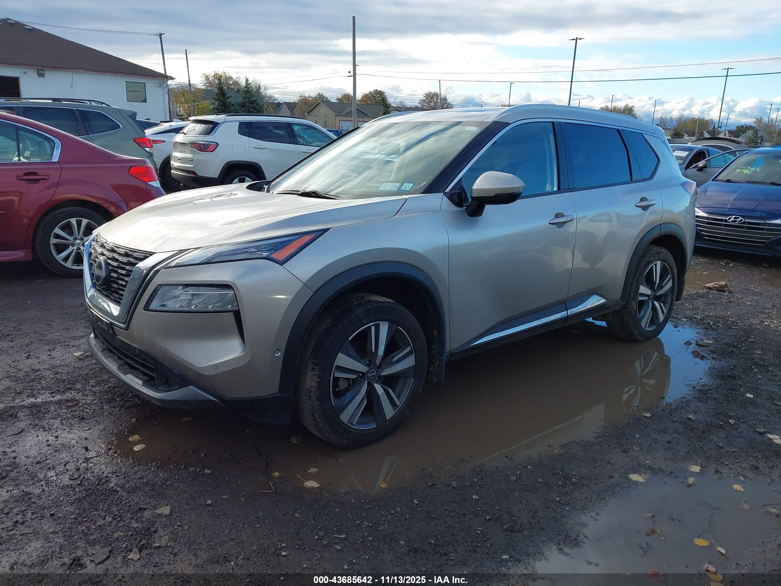 NISSAN ROGUE image 2