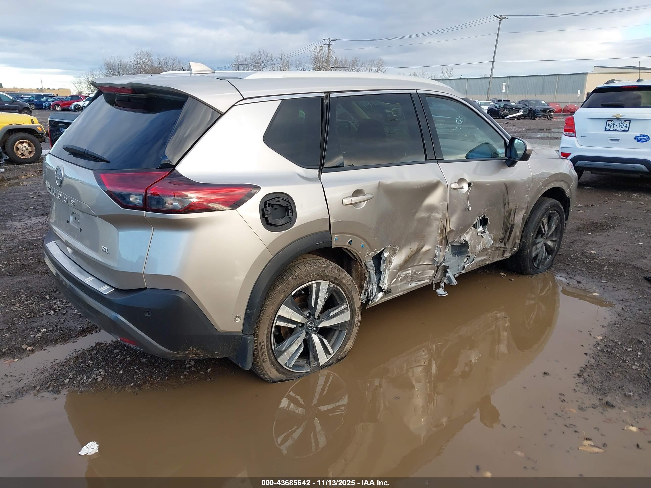 NISSAN ROGUE image 4