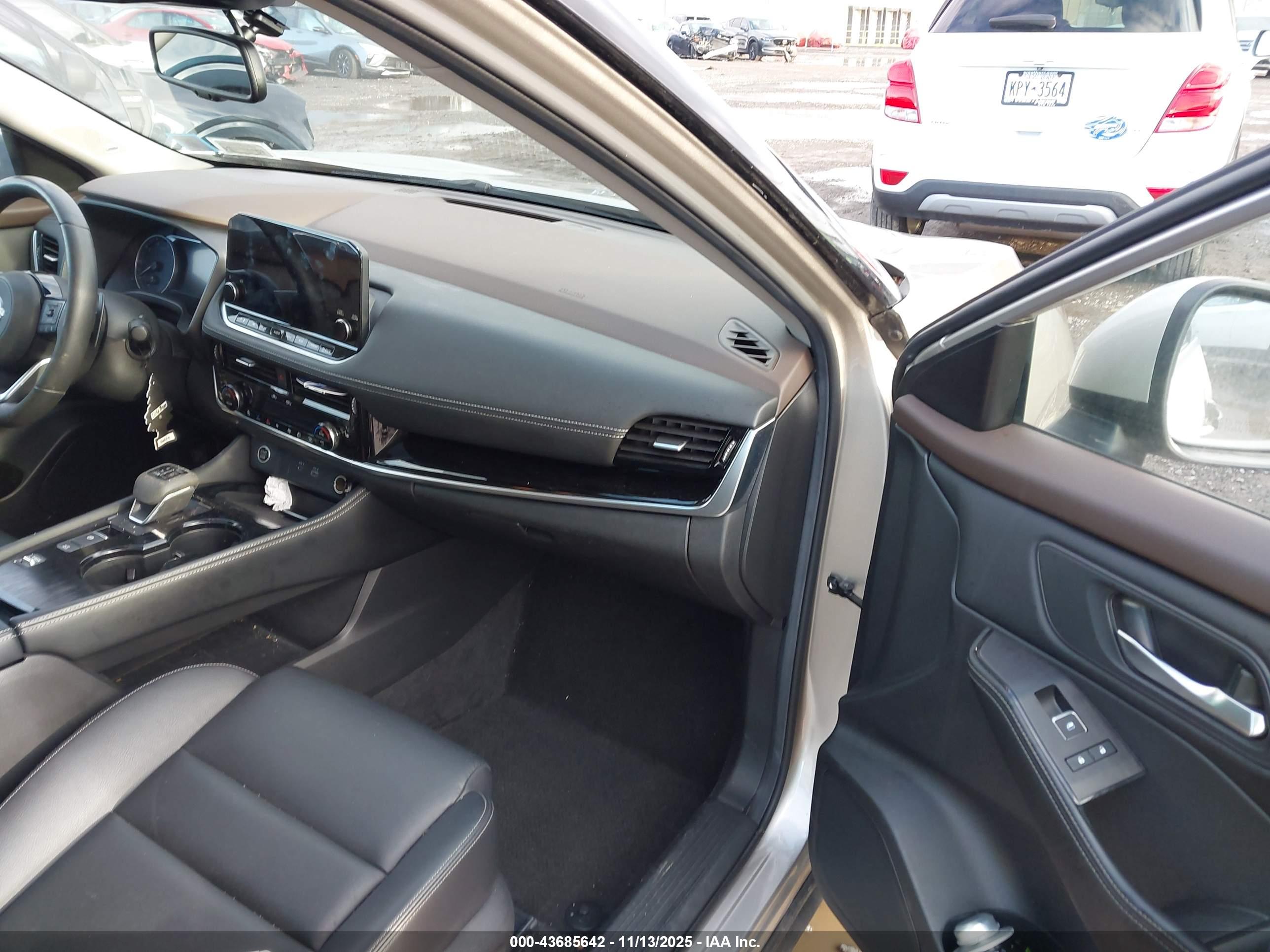 NISSAN ROGUE image 5