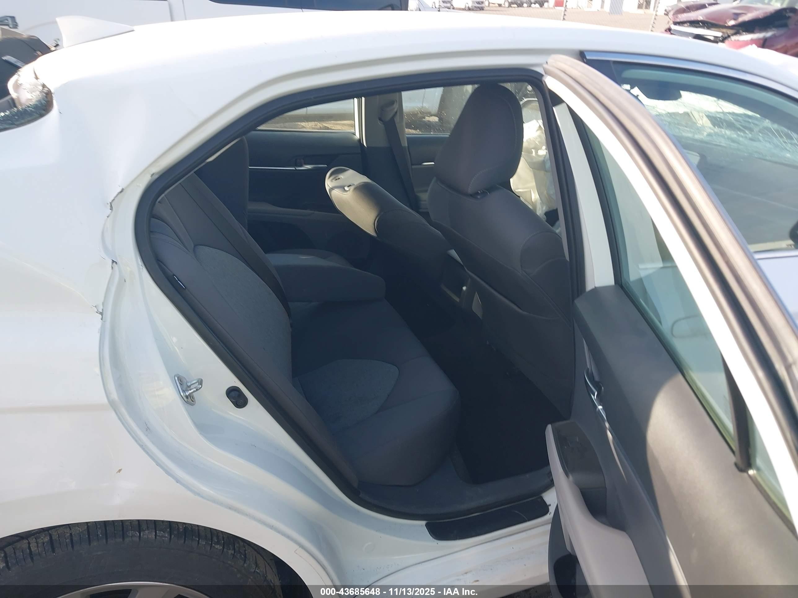 TOYOTA CAMRY image 8