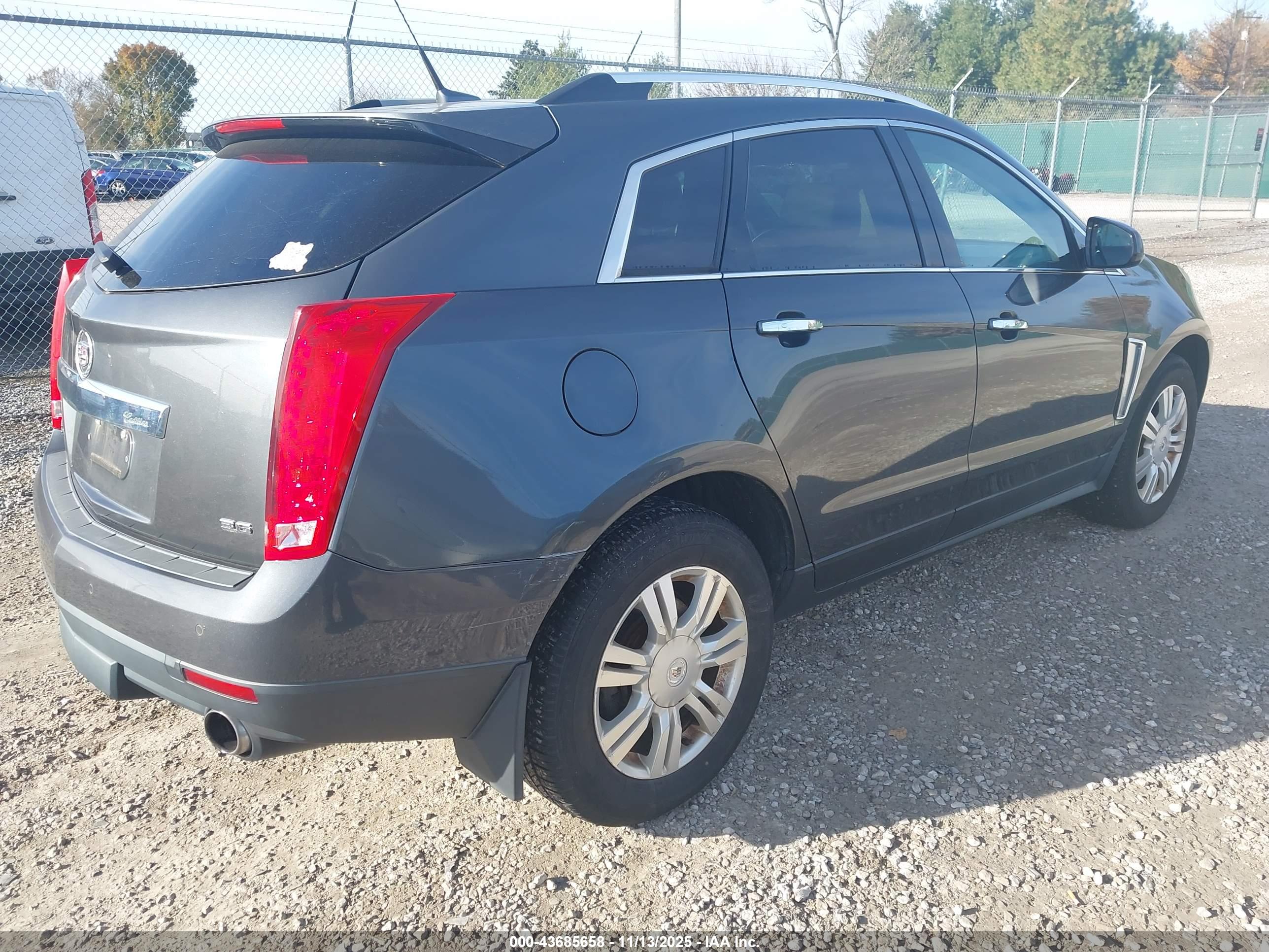 CADILLAC SRX image 4