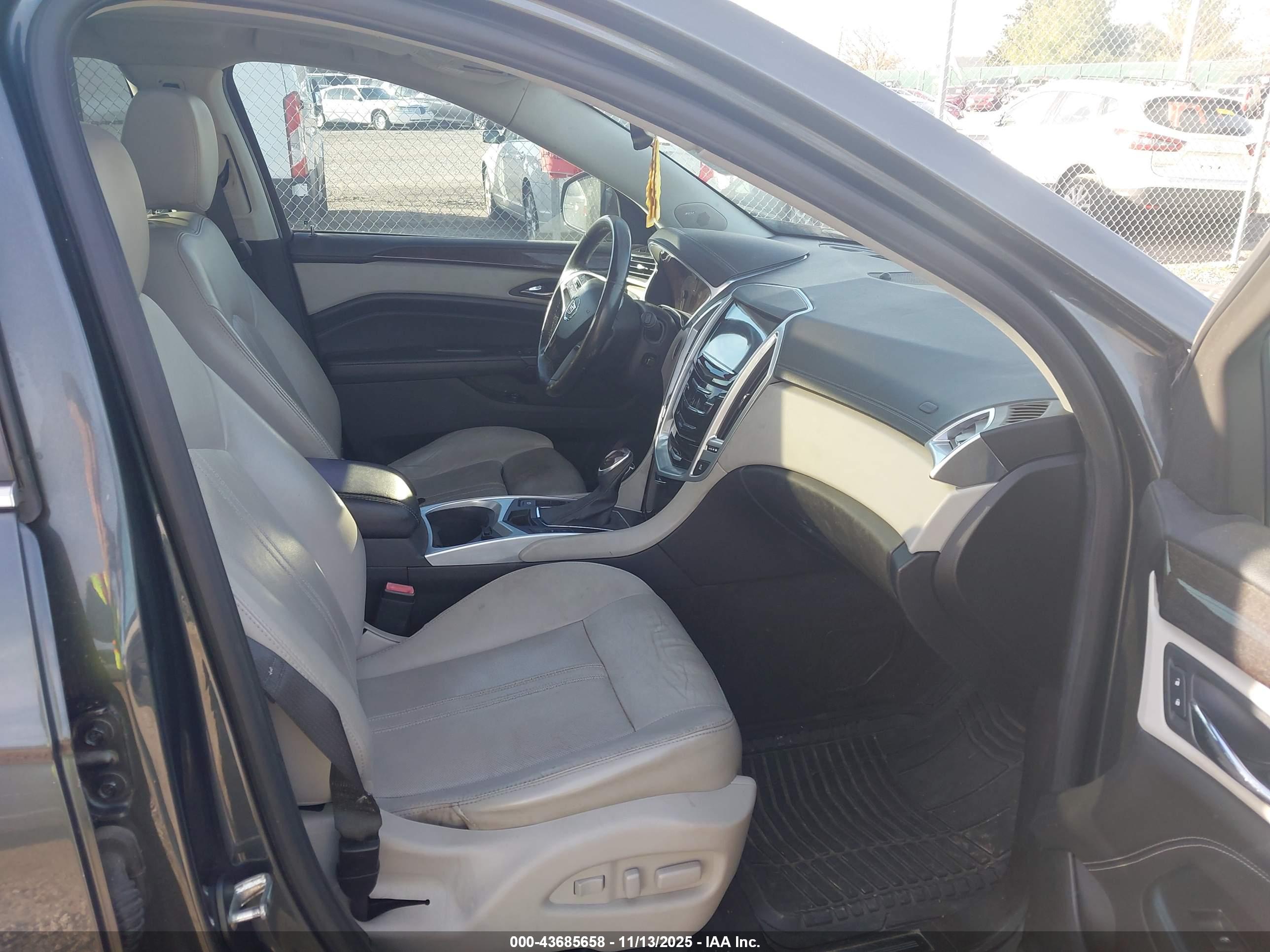 CADILLAC SRX image 5