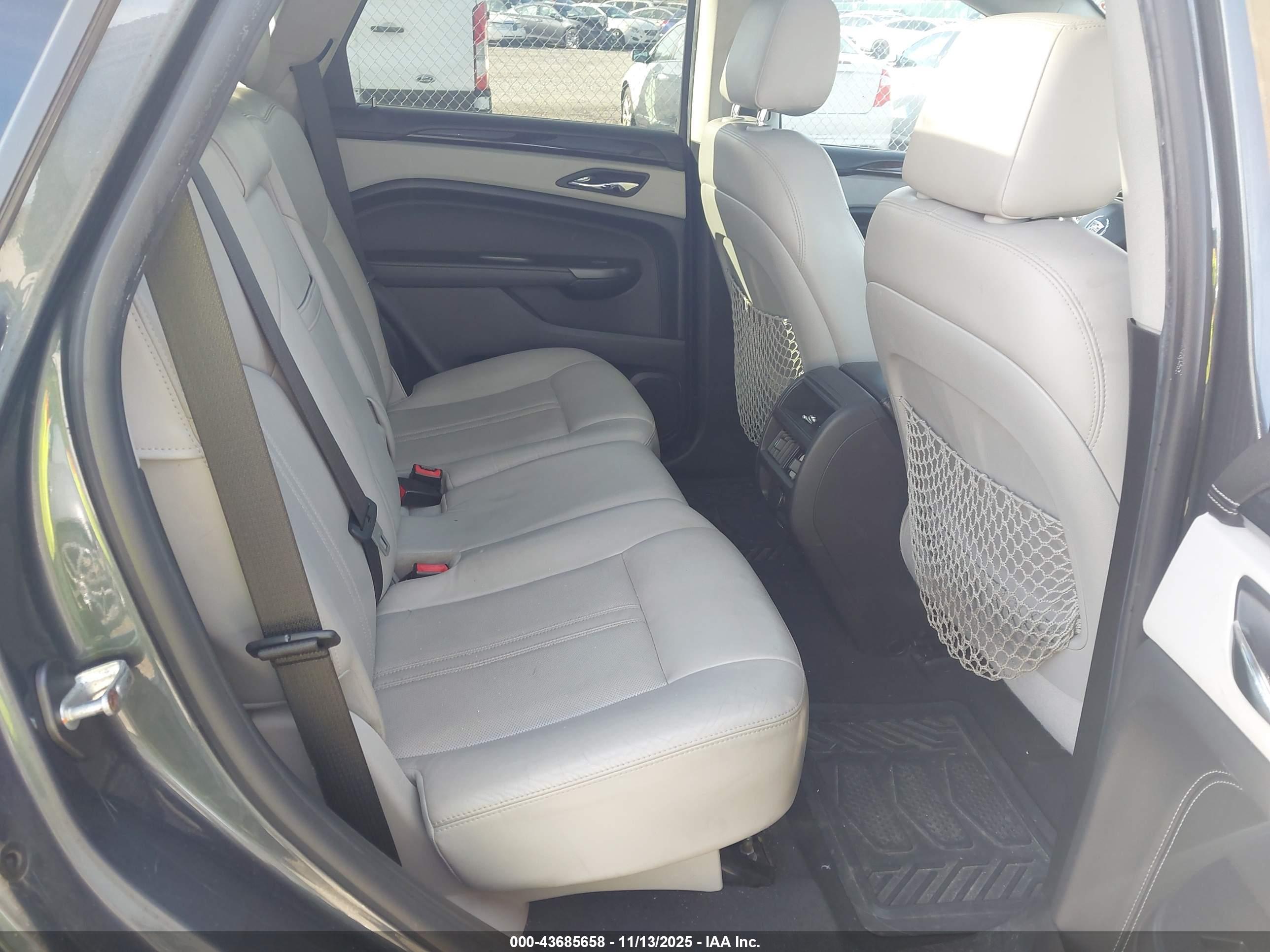 CADILLAC SRX image 8