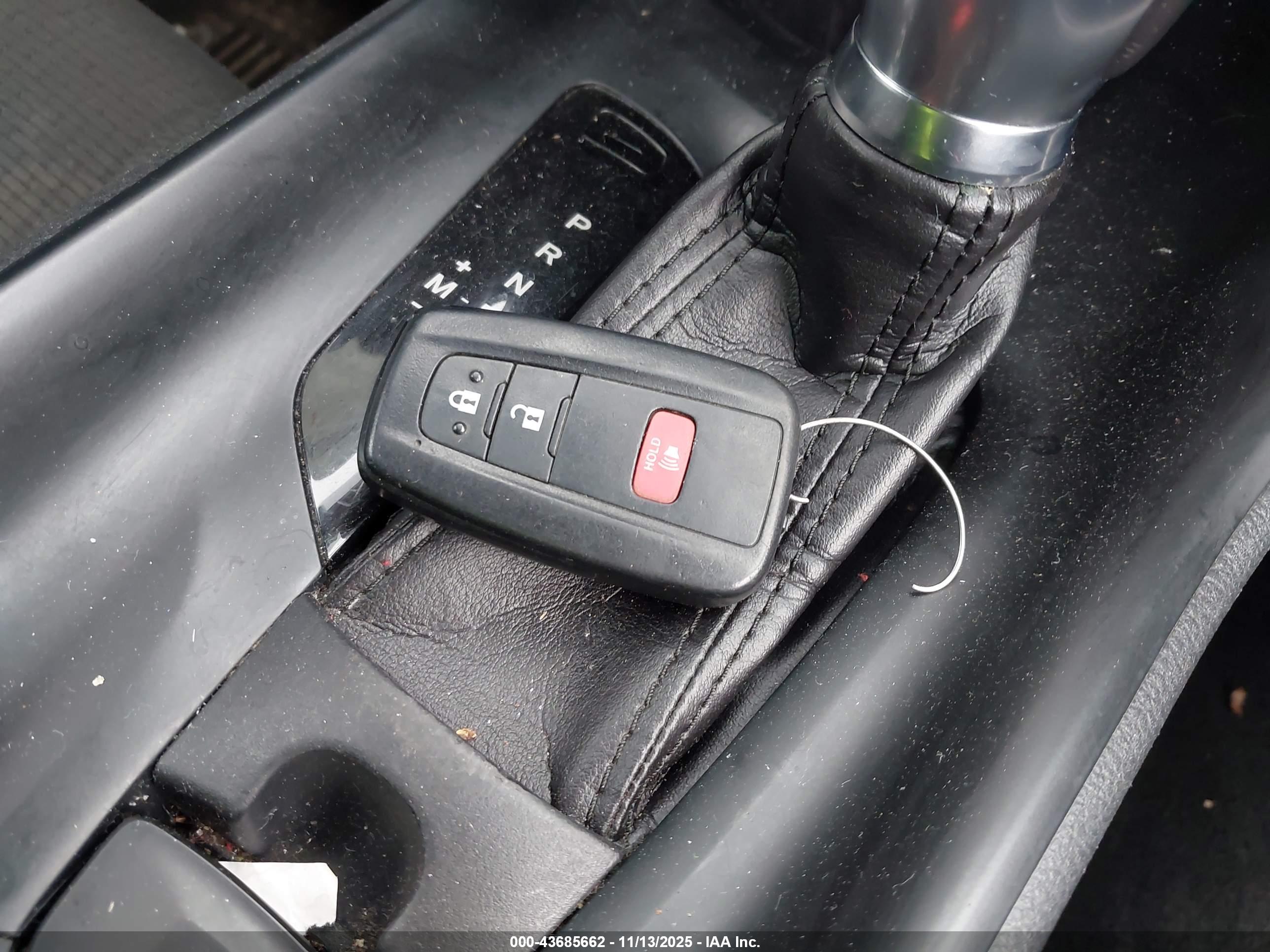 TOYOTA C-HR image 11