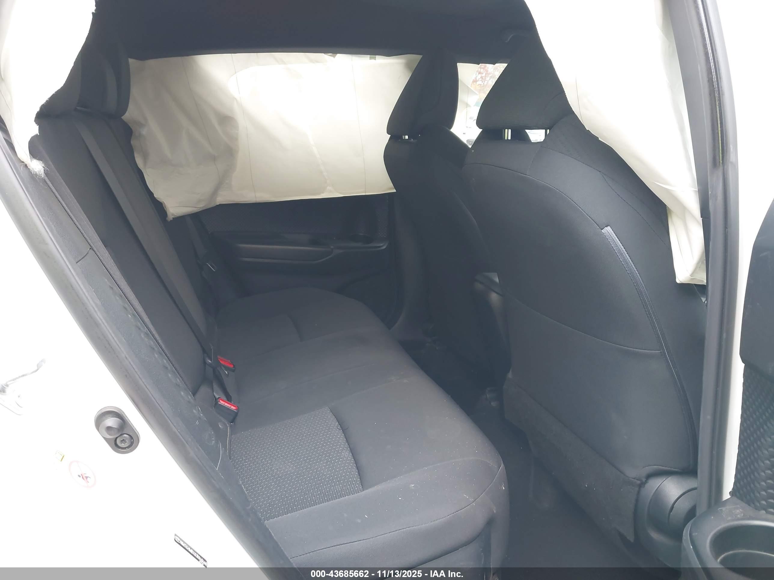 TOYOTA C-HR image 8
