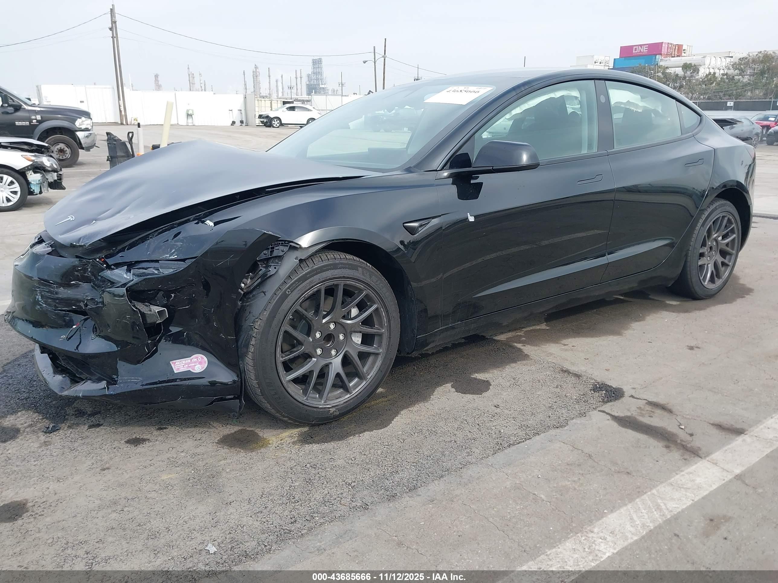 TESLA MODEL image 2