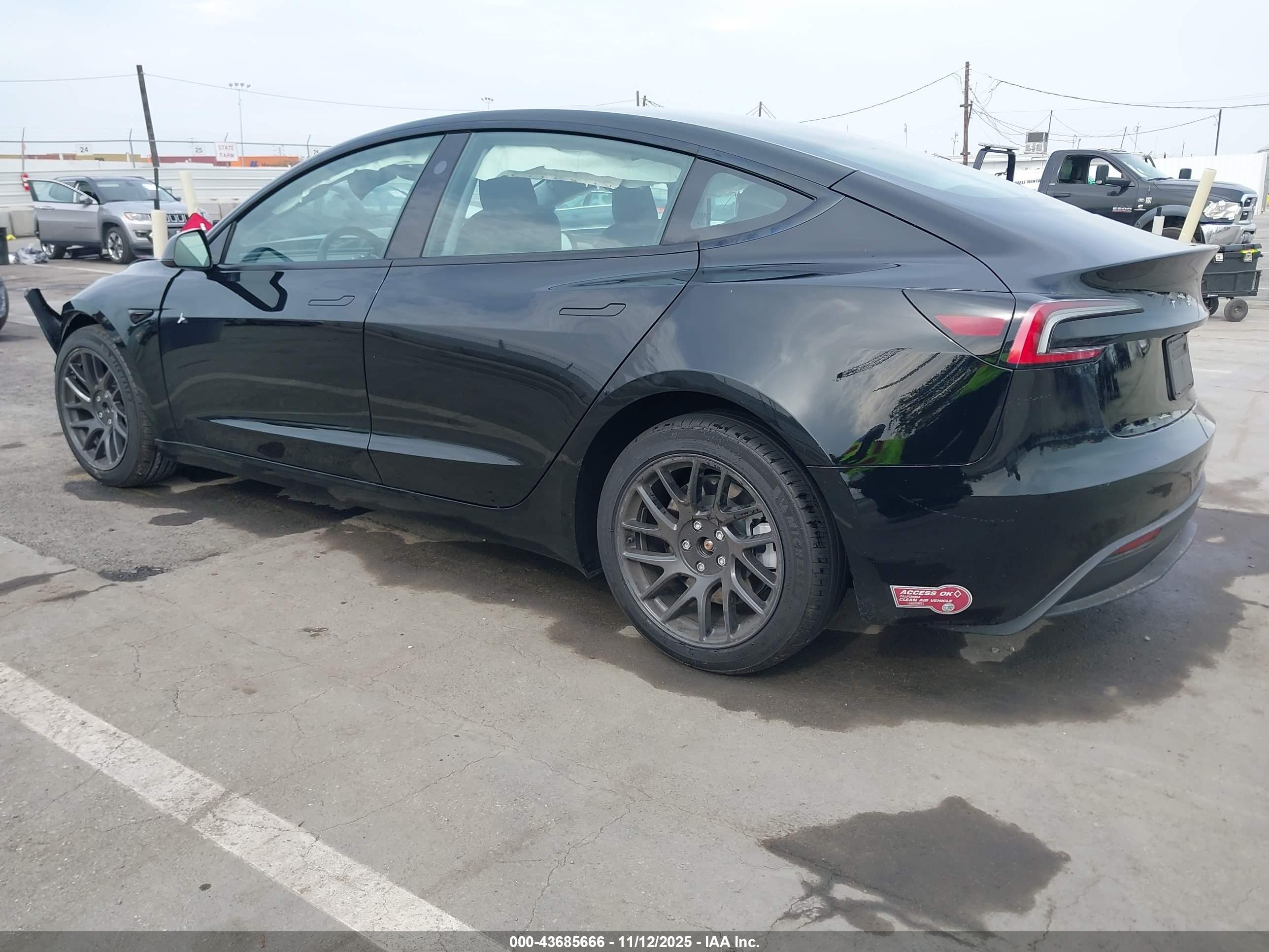 TESLA MODEL image 3
