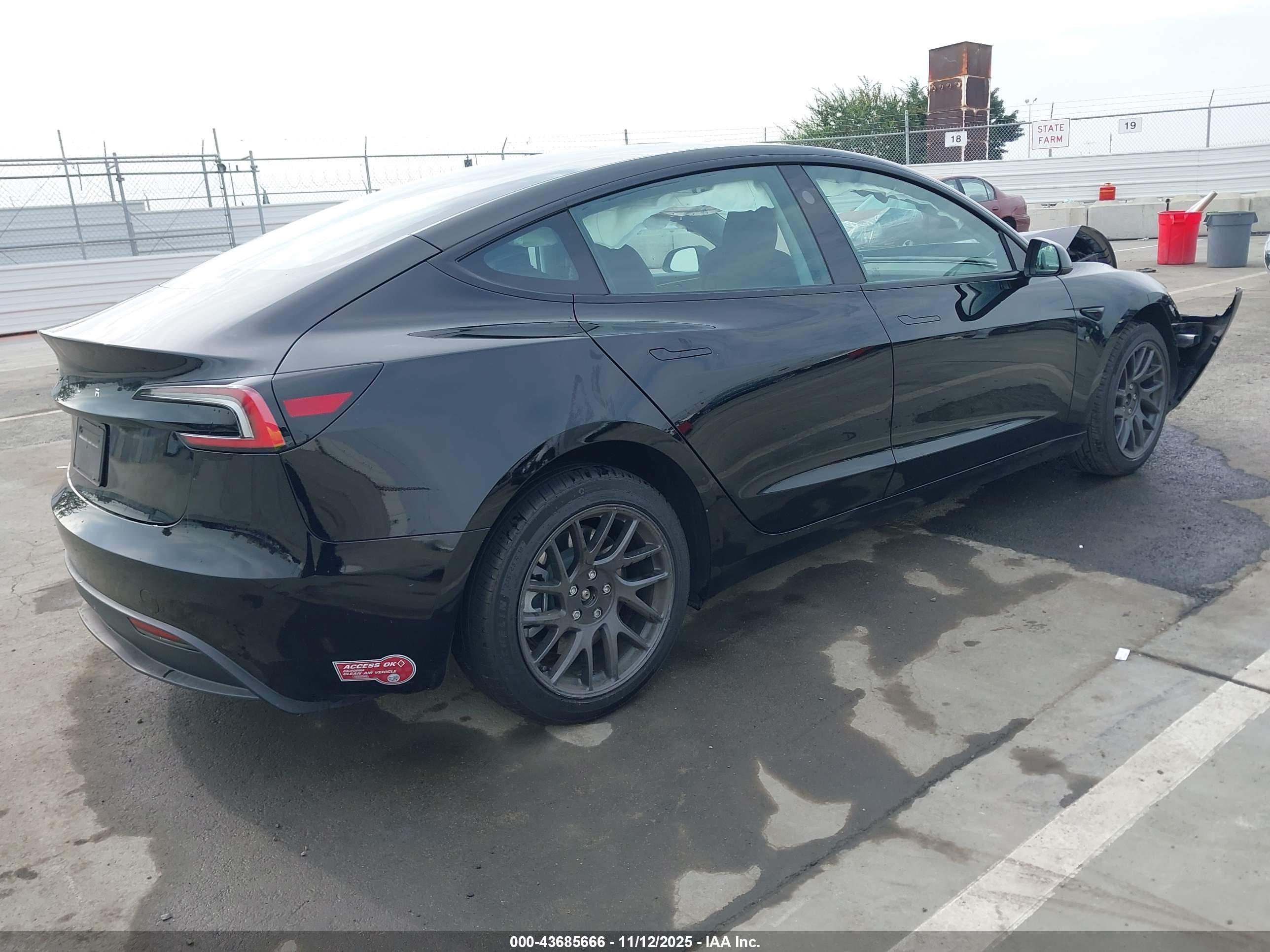 TESLA MODEL image 4