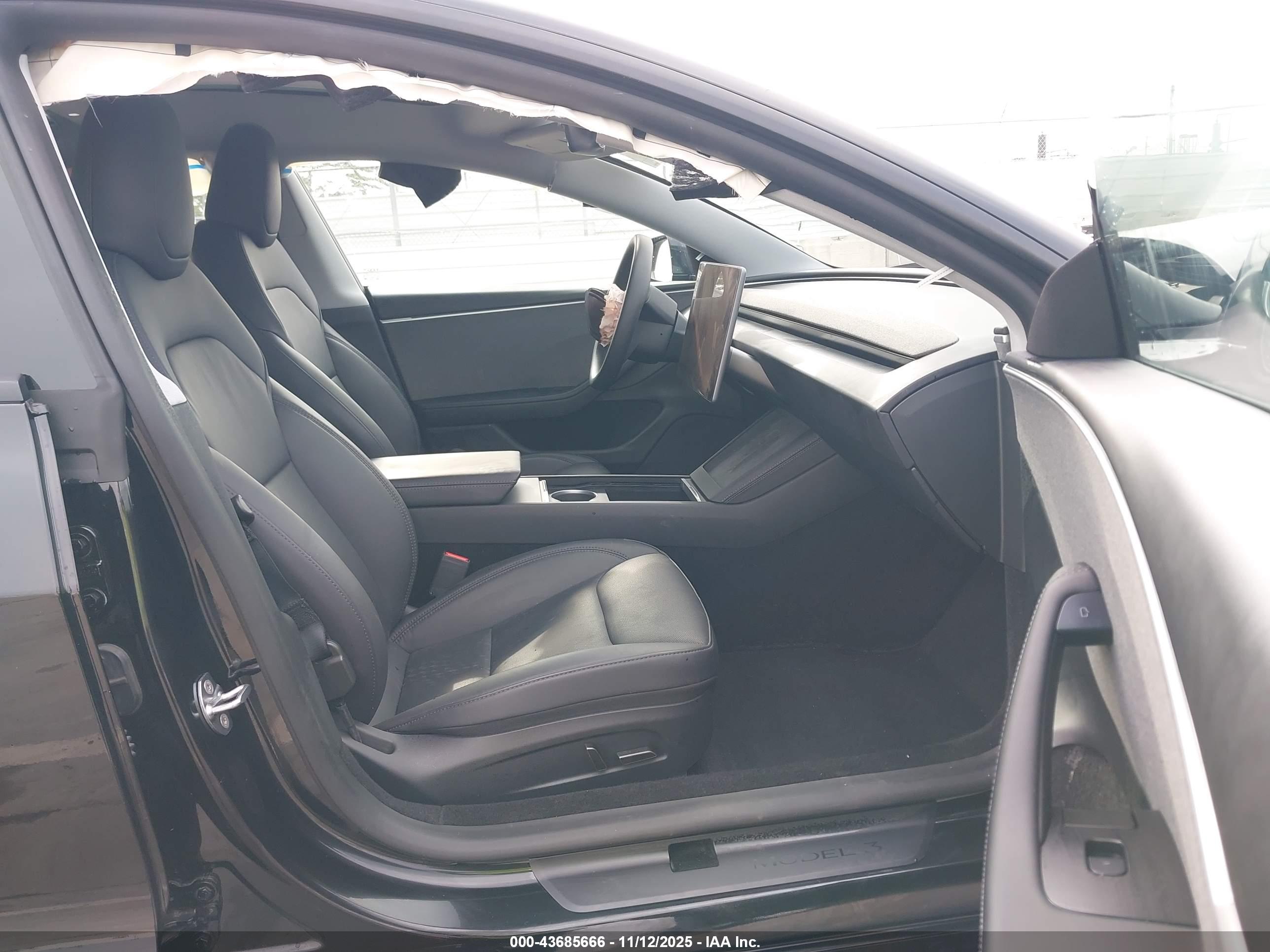 TESLA MODEL image 5