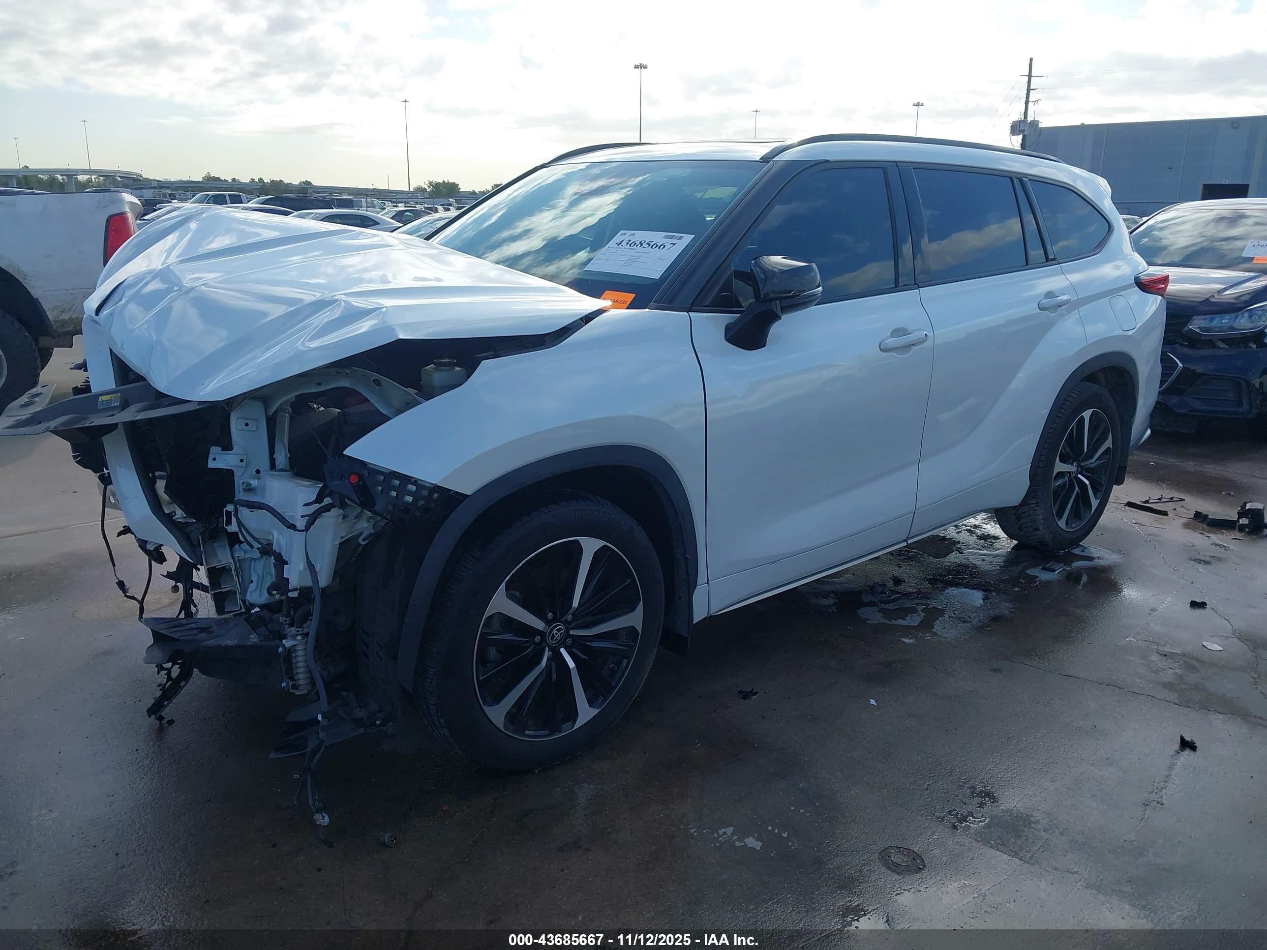 TOYOTA HIGHLANDER image 2