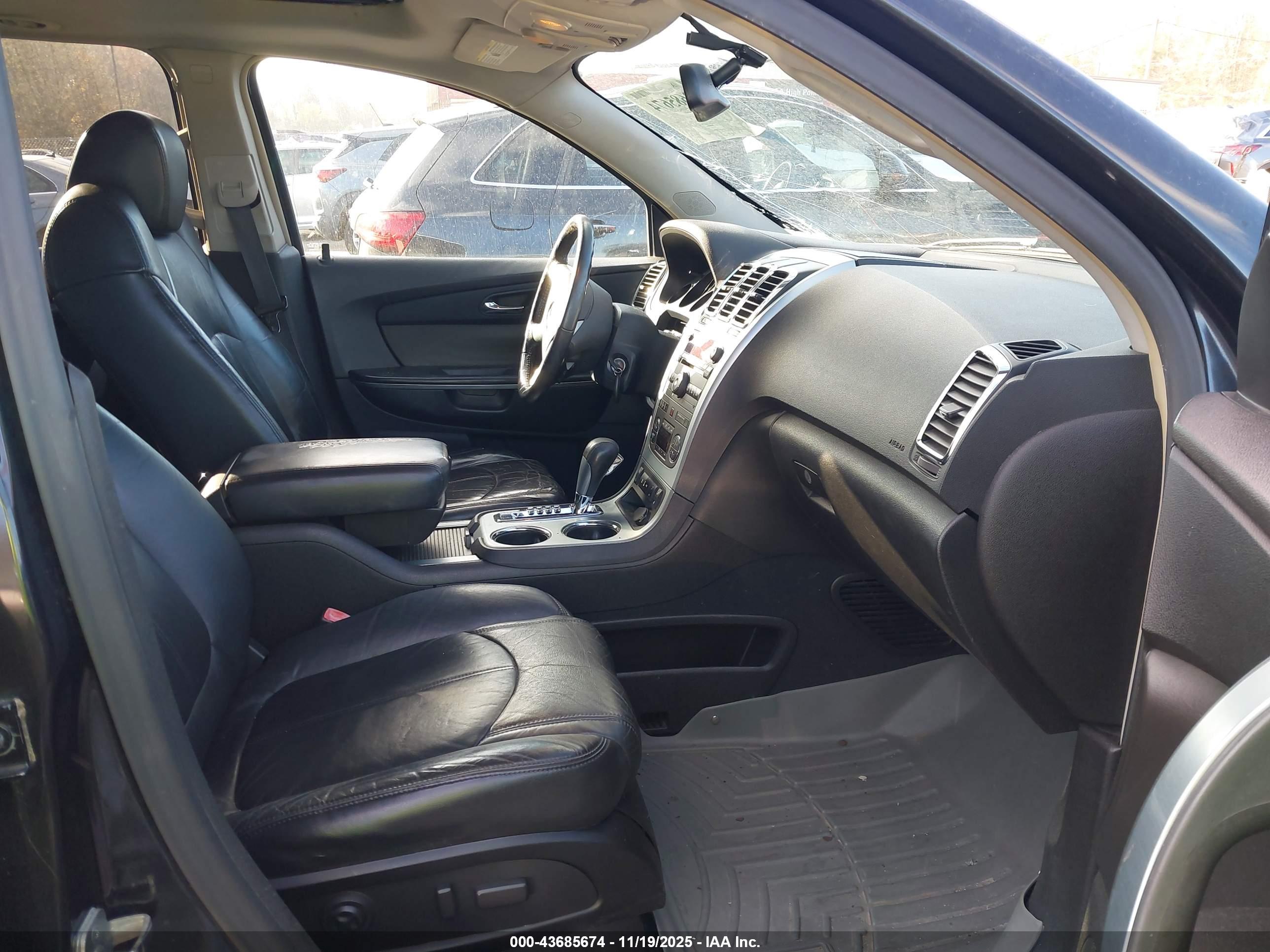 GMC ACADIA image 5