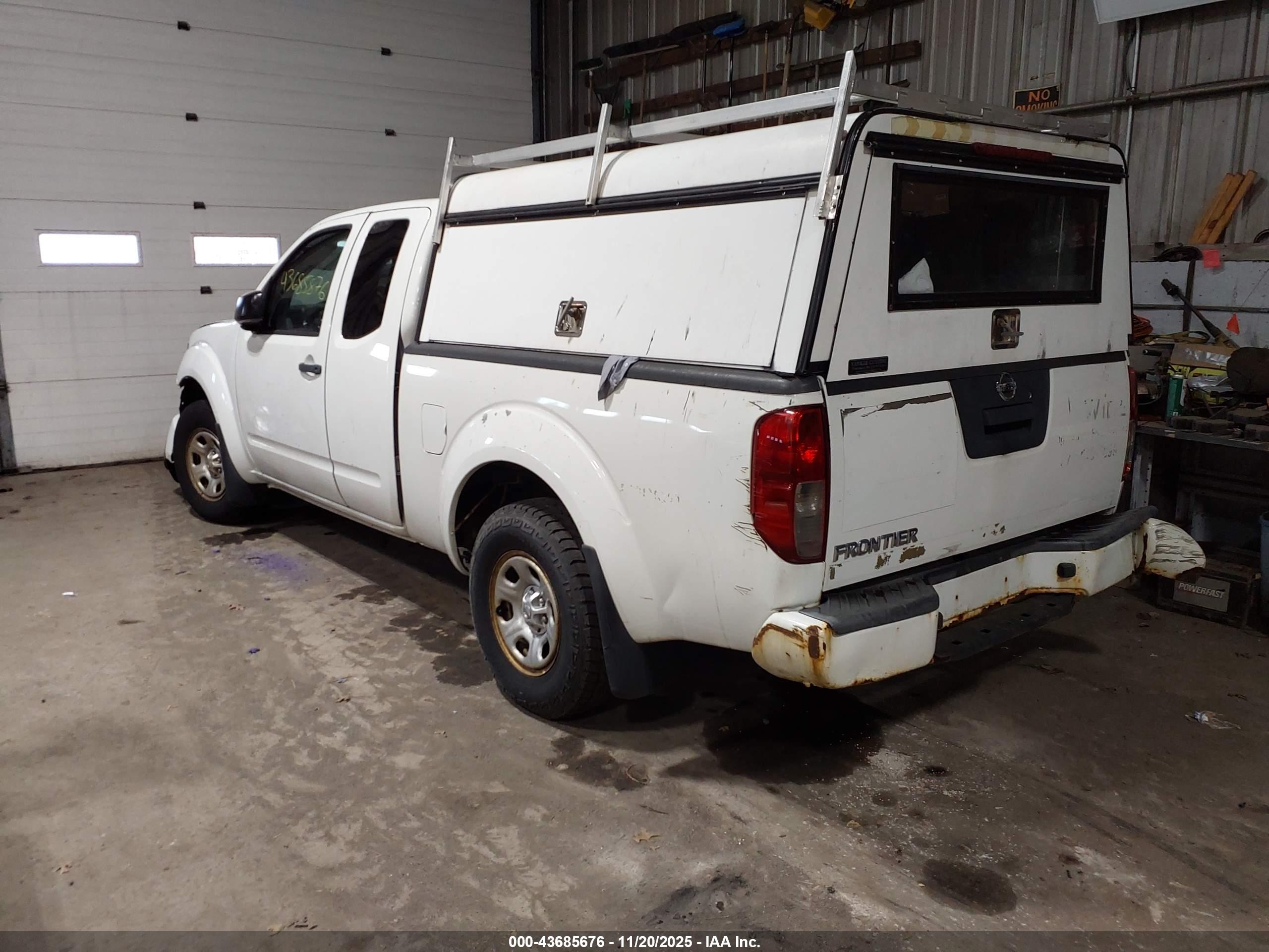 NISSAN FRONTIER image 3
