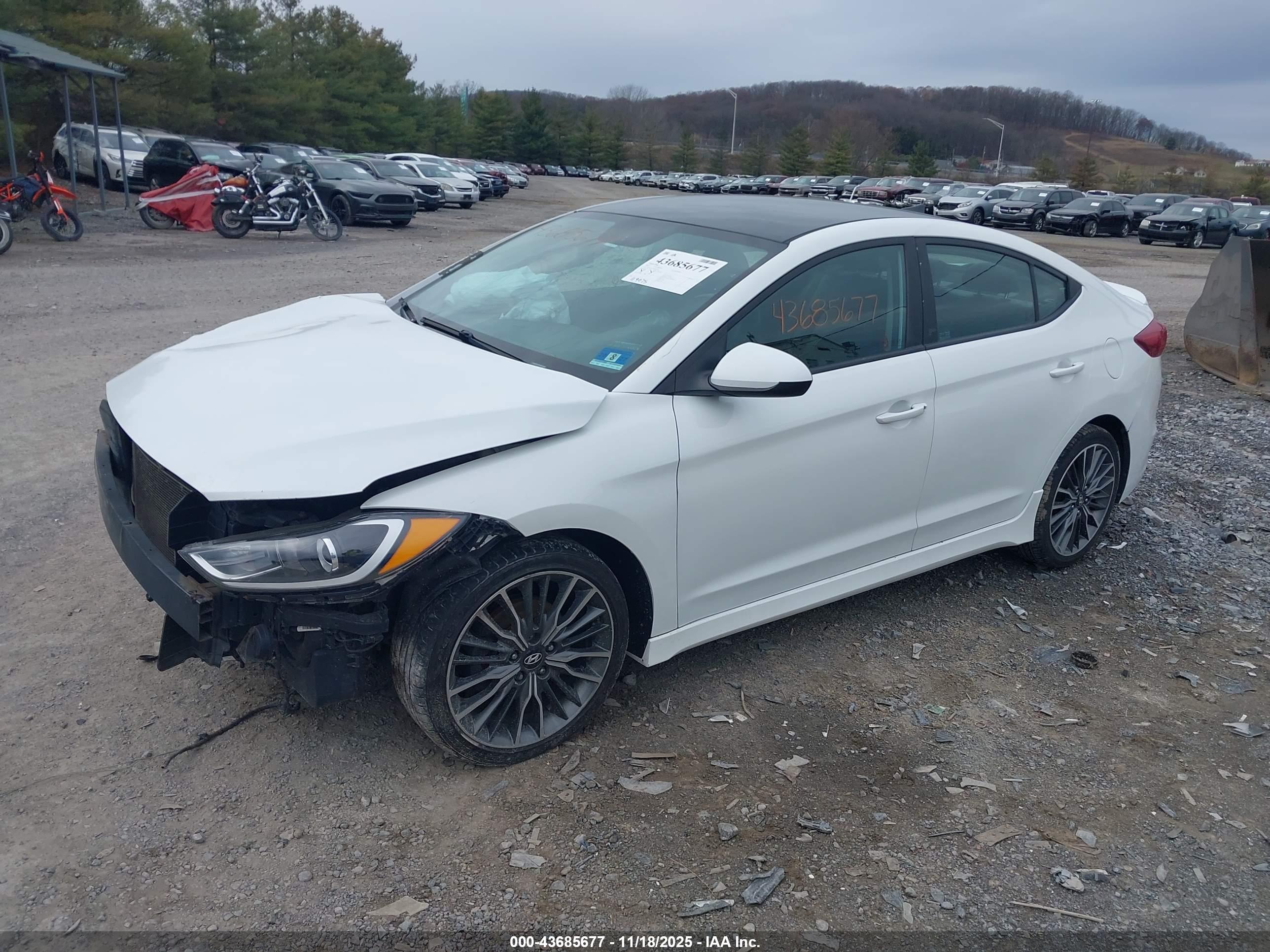 HYUNDAI ELANTRA image 2