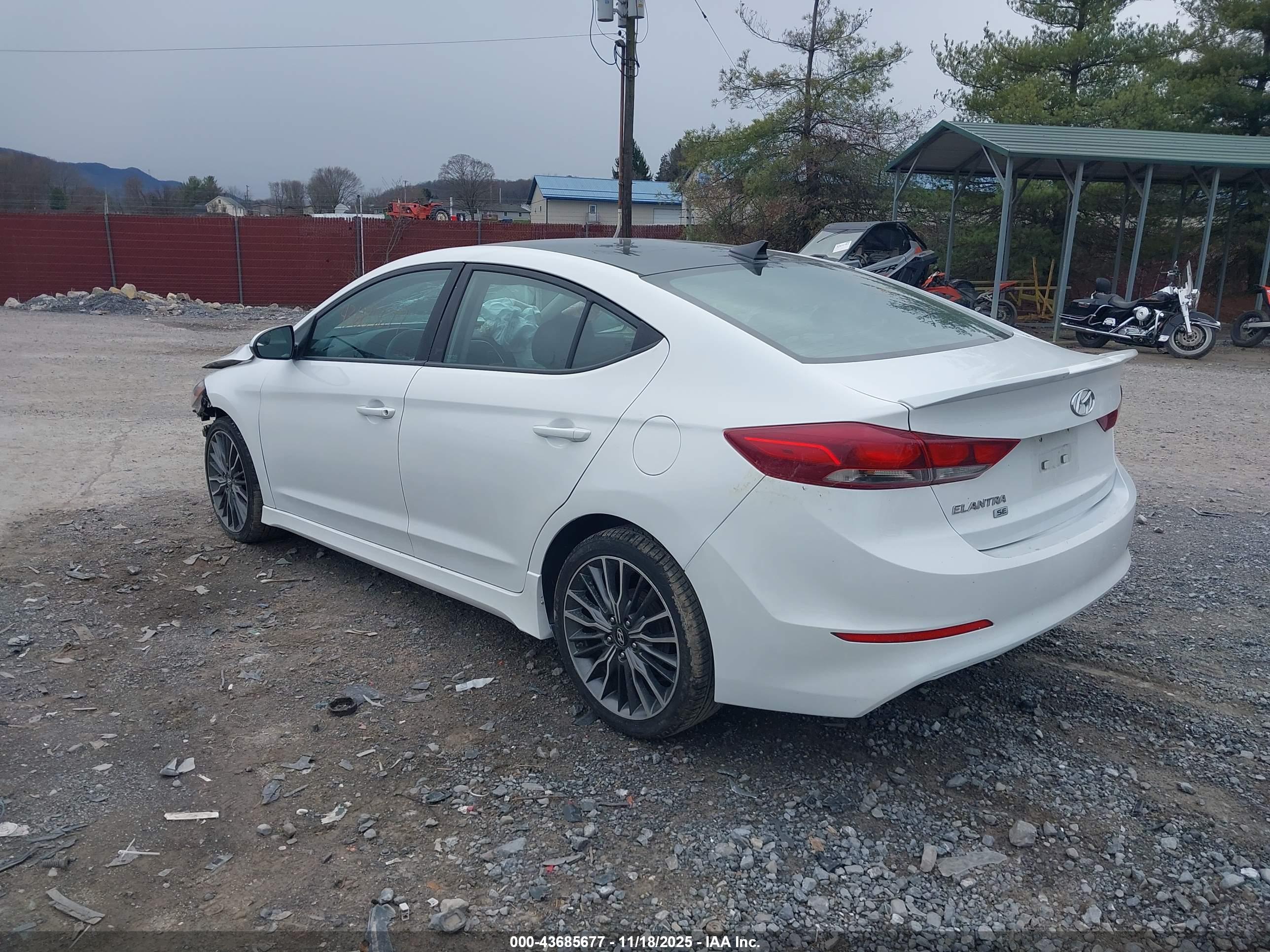 HYUNDAI ELANTRA image 3
