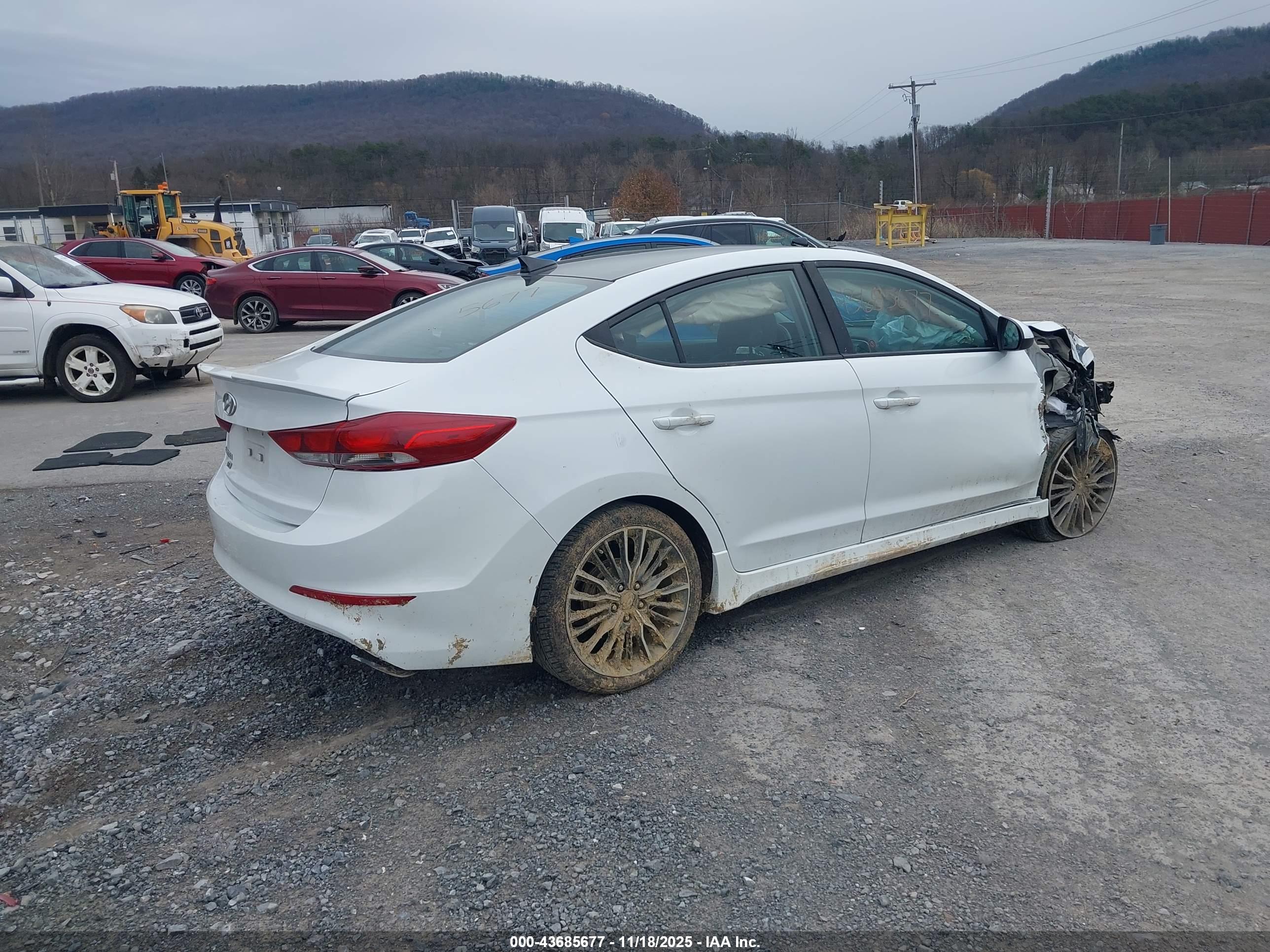HYUNDAI ELANTRA image 4