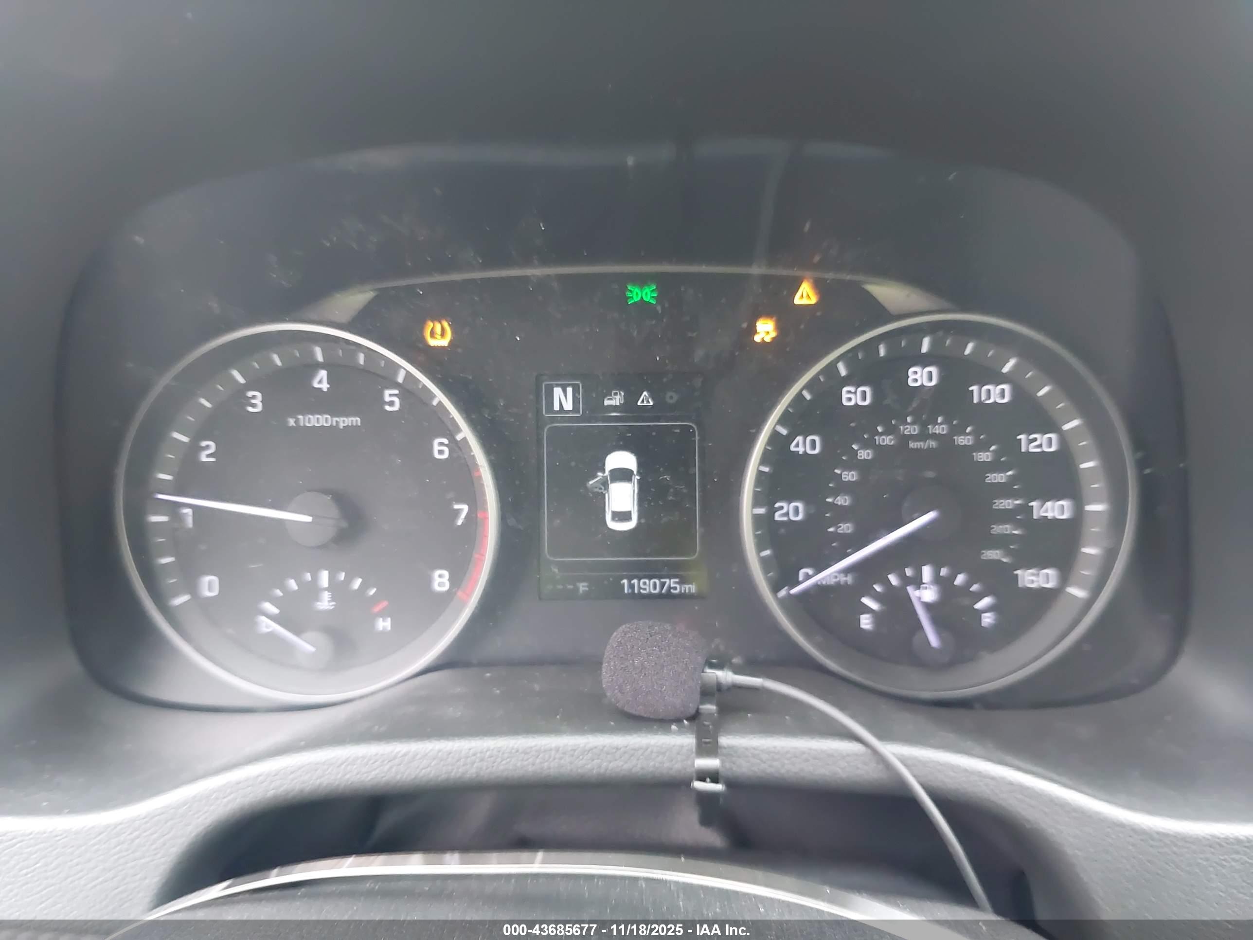 HYUNDAI ELANTRA image 7
