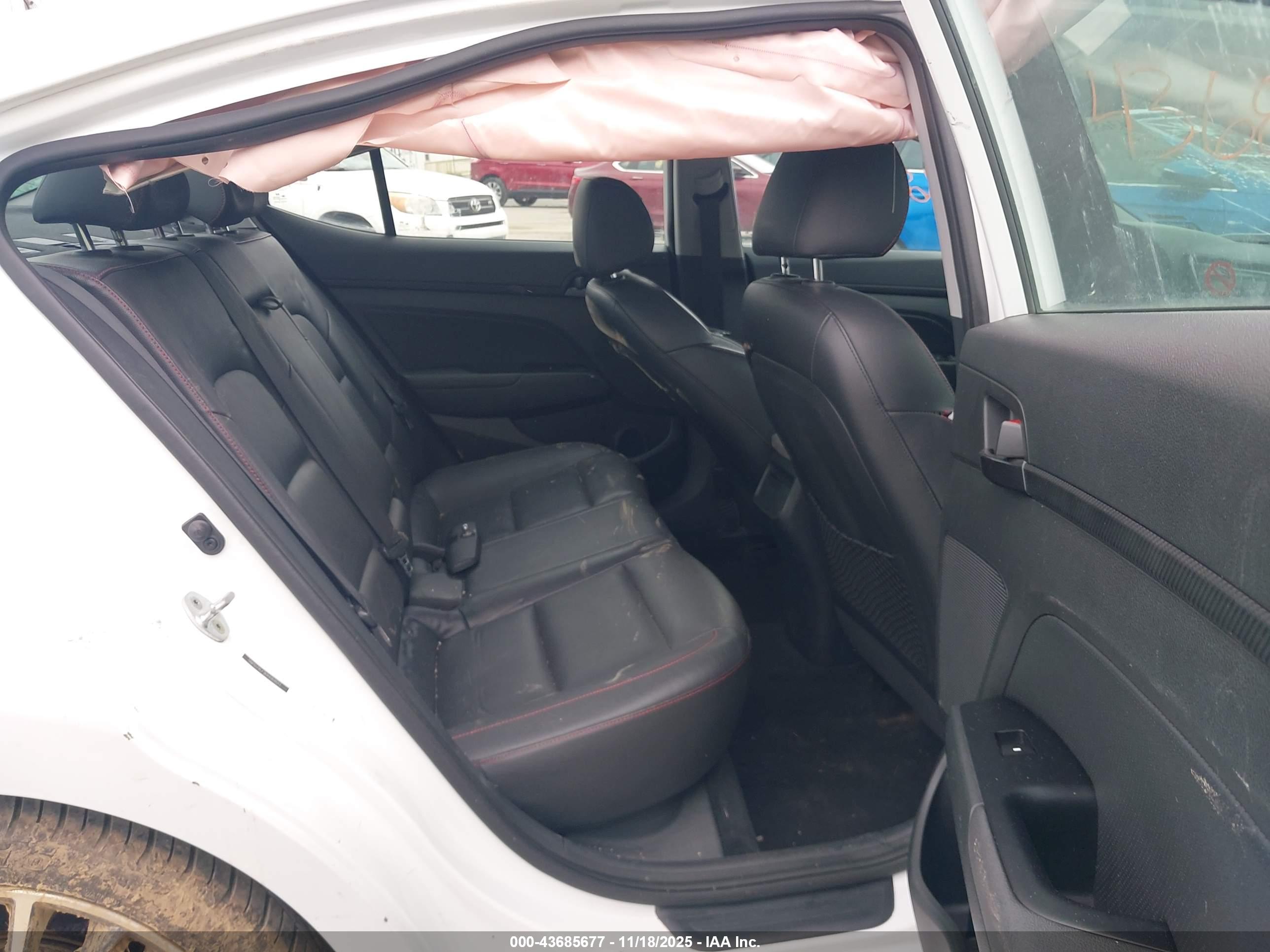 HYUNDAI ELANTRA image 8