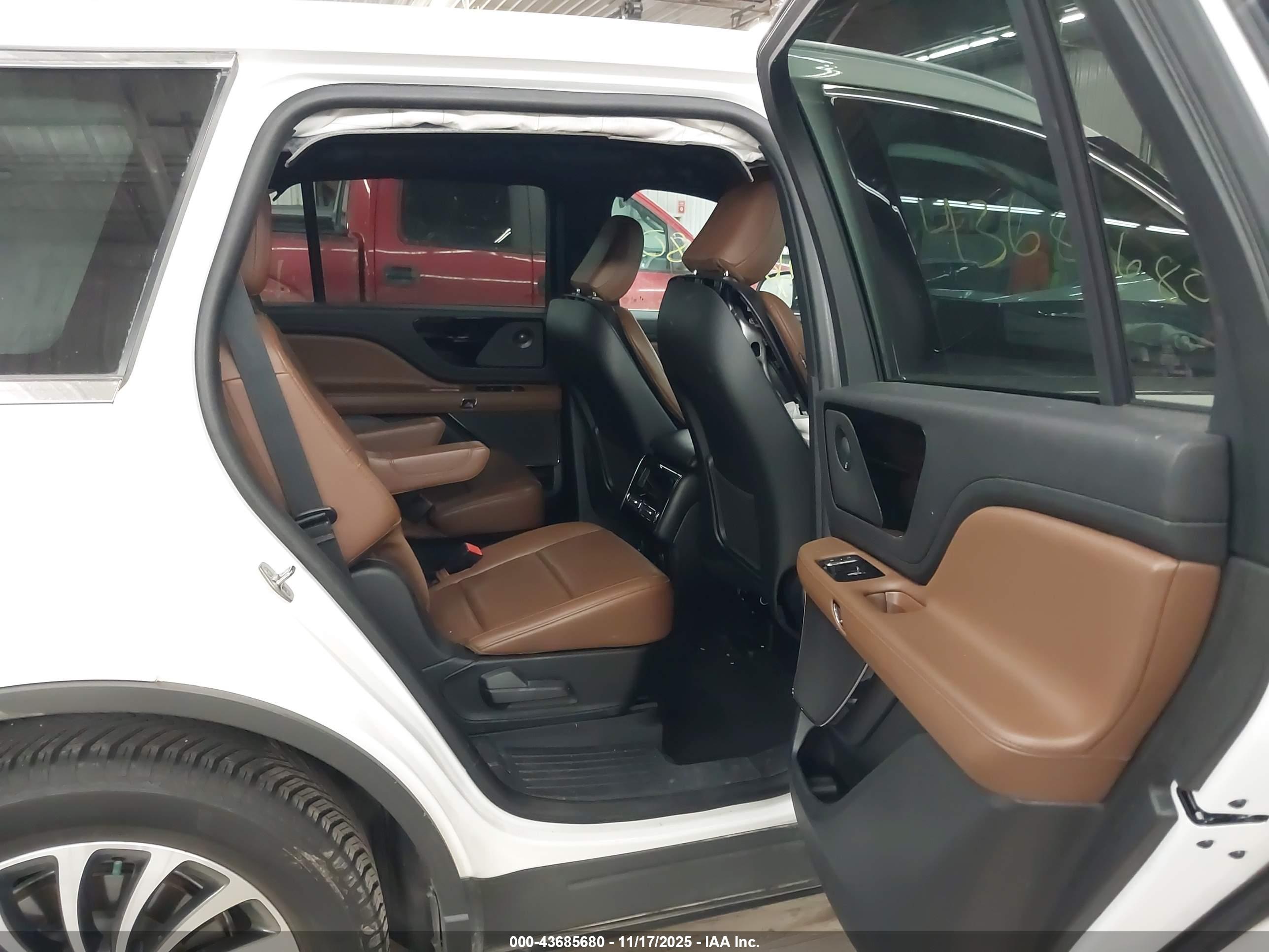 LINCOLN AVIATOR image 8