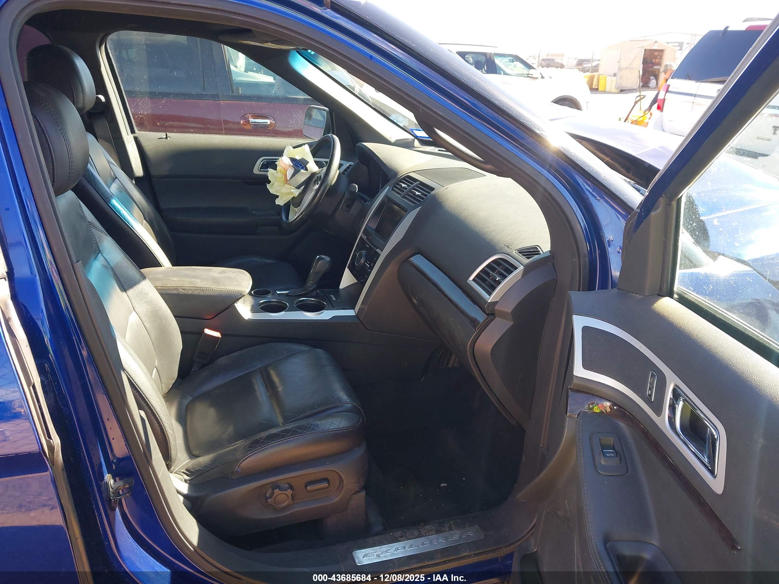 FORD EXPLORER image 5