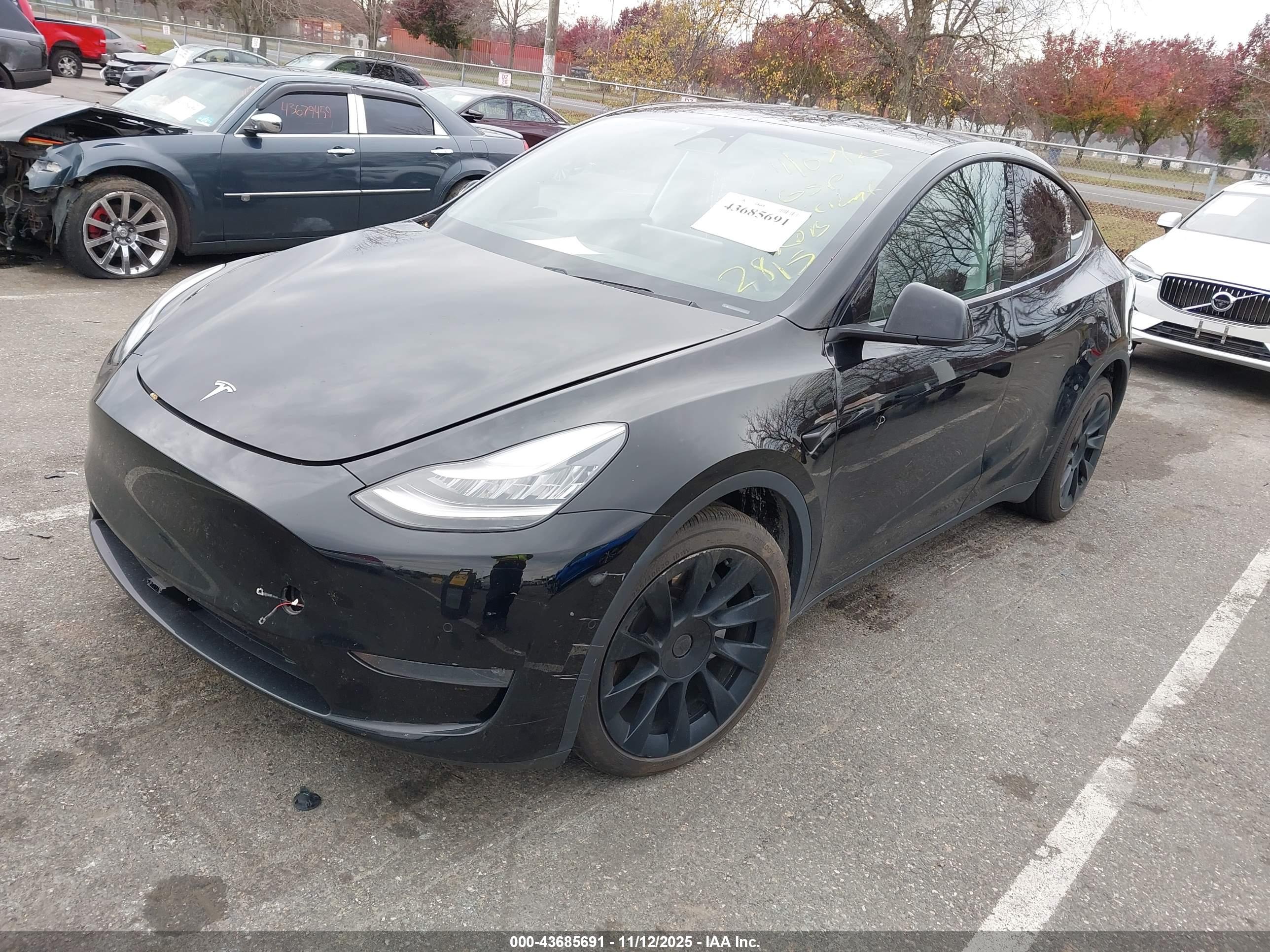 TESLA MODEL image 2
