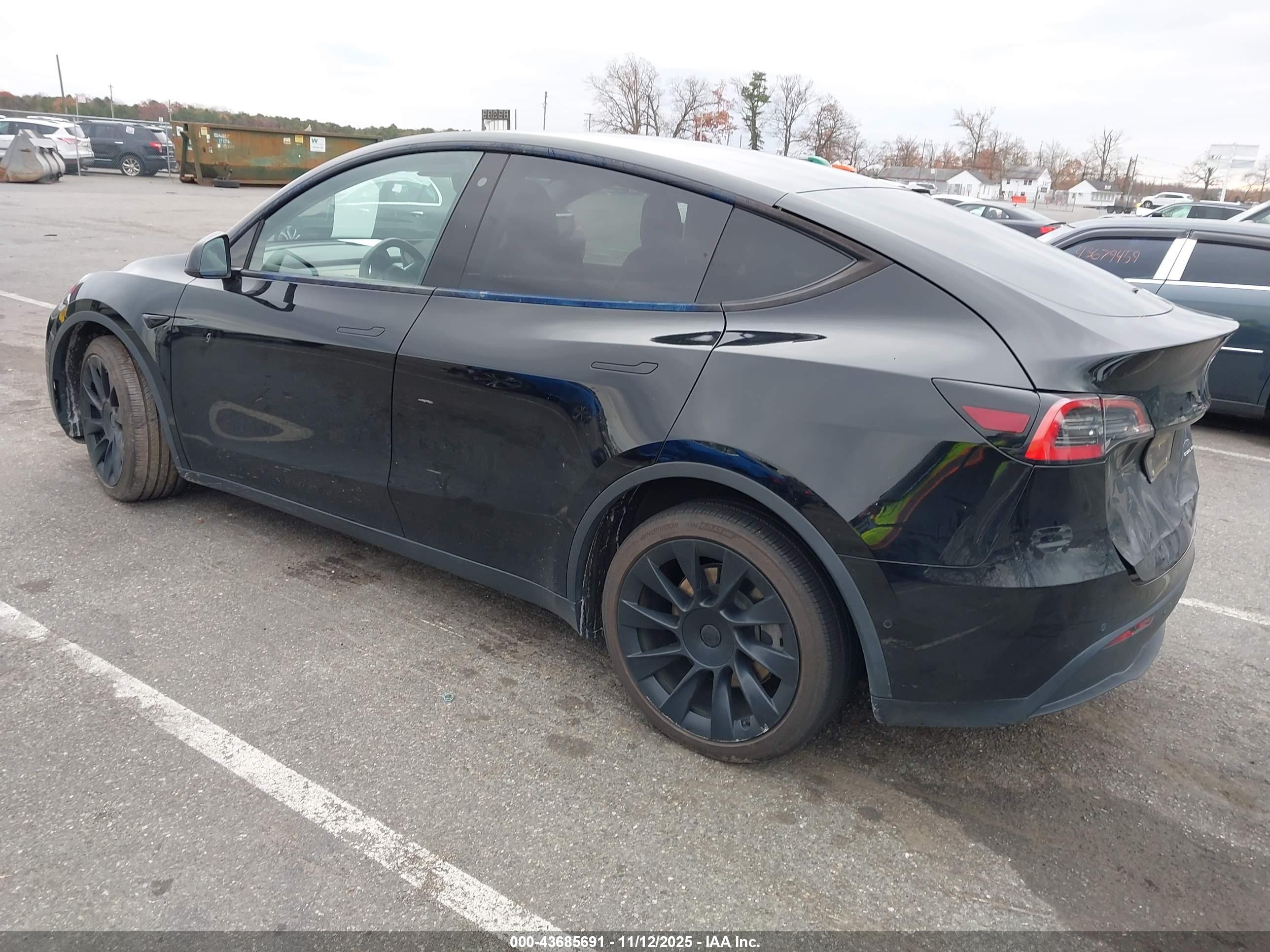 TESLA MODEL image 3